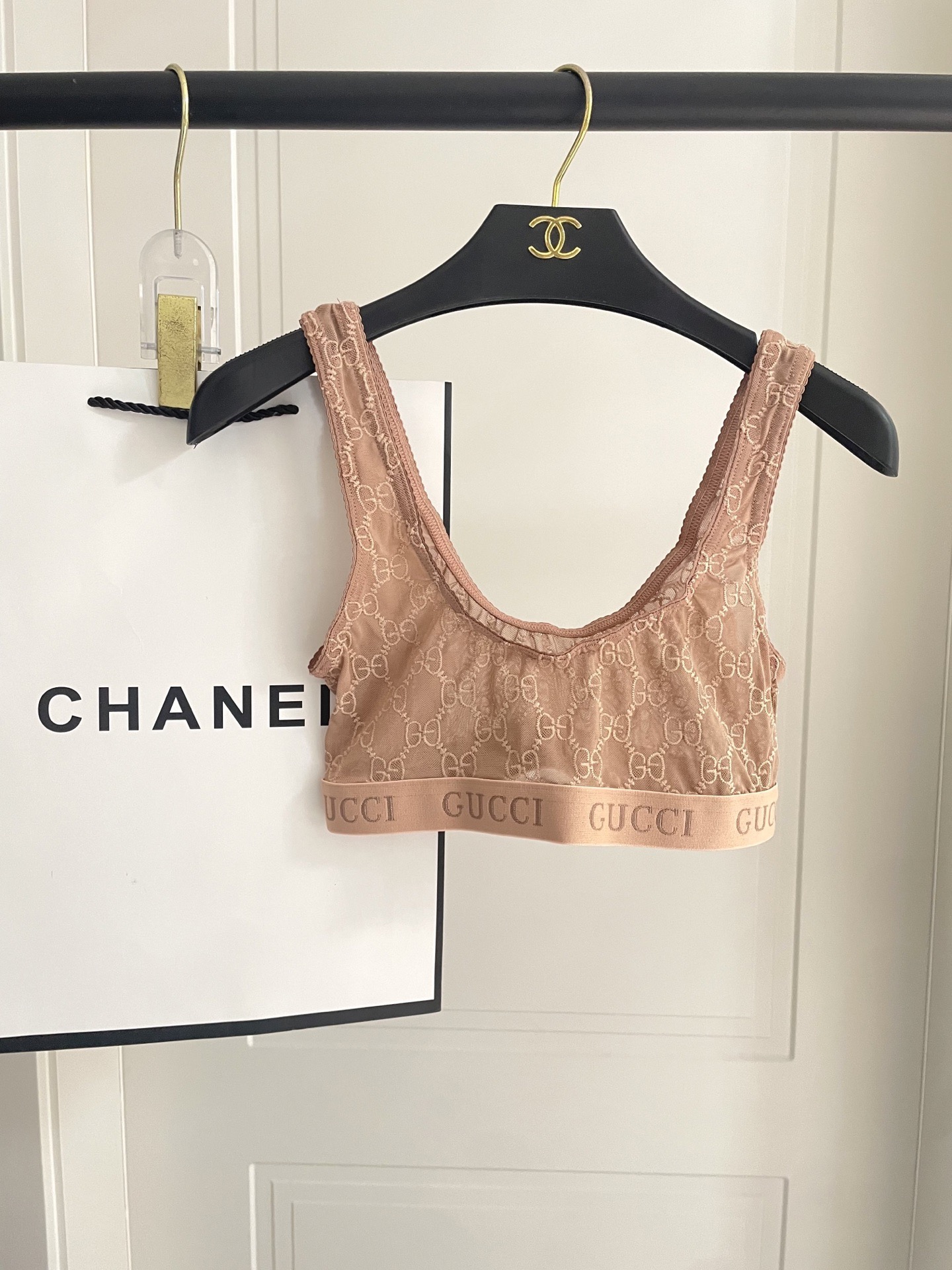 P115 Gucci G家字母刺绣网纱性感连体衣 半透明型  诉说着纯粹的性感 胸前深V➕蕾丝网纱设计 提升了整体泳衣性感指数 更心机的是，😍😍似有似无的诱惑😻让人不由自主心动💗魅力倍增 码数SML Xl
