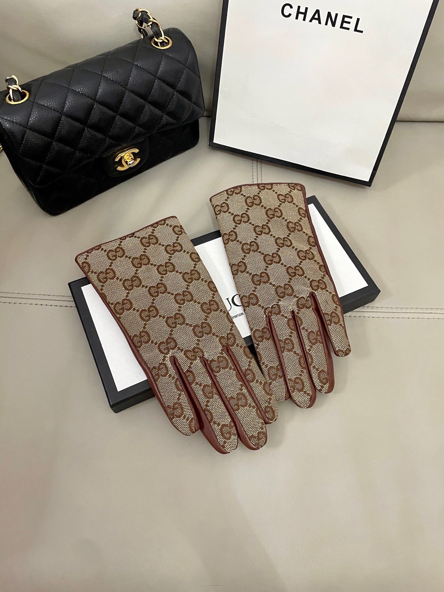 NO:602373,Gucci's new women's gloves, first-grade sheepskin, ultra-thin leather, soft and comfortable, special hand shape, superior texture, size, one-size-fits-all gloves, gloves, gucci, sheepskin, gloves19860909Gucci新款女士手套 一级羊皮 皮质超薄柔软舒适 特显手型 质感超群 码数 均码手套,手套,gucci,sheepskin,gloves,accessory
