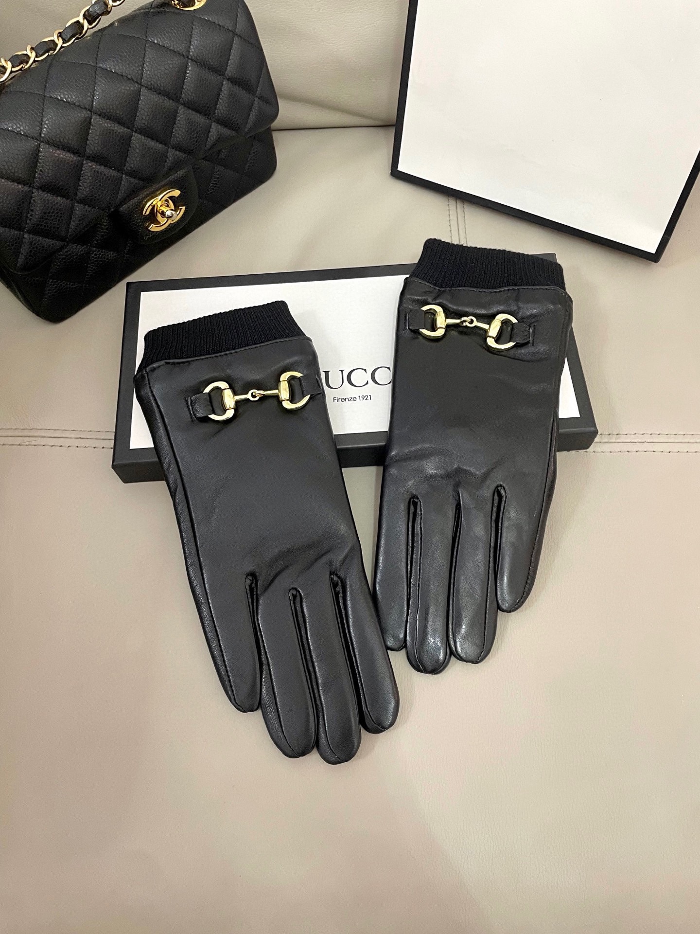 NO:602315,Gucci's new women's gloves, first-grade sheepskin, ultra-thin leather, soft and comfortable, special hand shape, superior texture, size, one-size-fits-all gloves, gloves, gucci, sheepskin, gloves19860909Gucci新款女士手套 一级羊皮 皮质超薄柔软舒适 特显手型 质感超群 码数 均码手套,手套,gucci,sheepskin,gloves,accessory