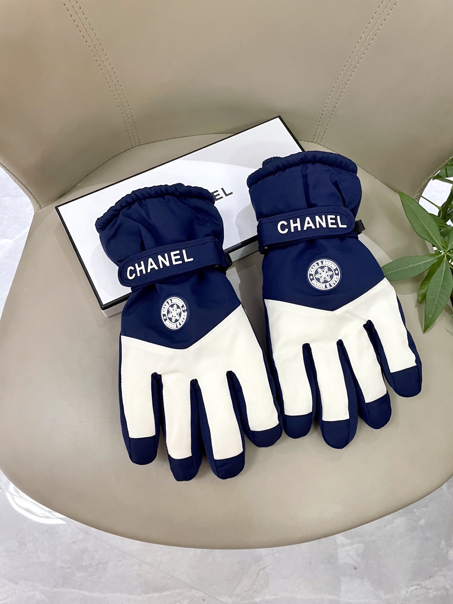 NO:602357,60 Chanel's new men's ski gloves, warm and comfortable, size, one-size-fits-all gloves, gloves, chanel, gloves1986090960 香奈儿新款滑雪男士手套 保暖舒适 码数 均码手套,手套,chanel,gloves,accessory