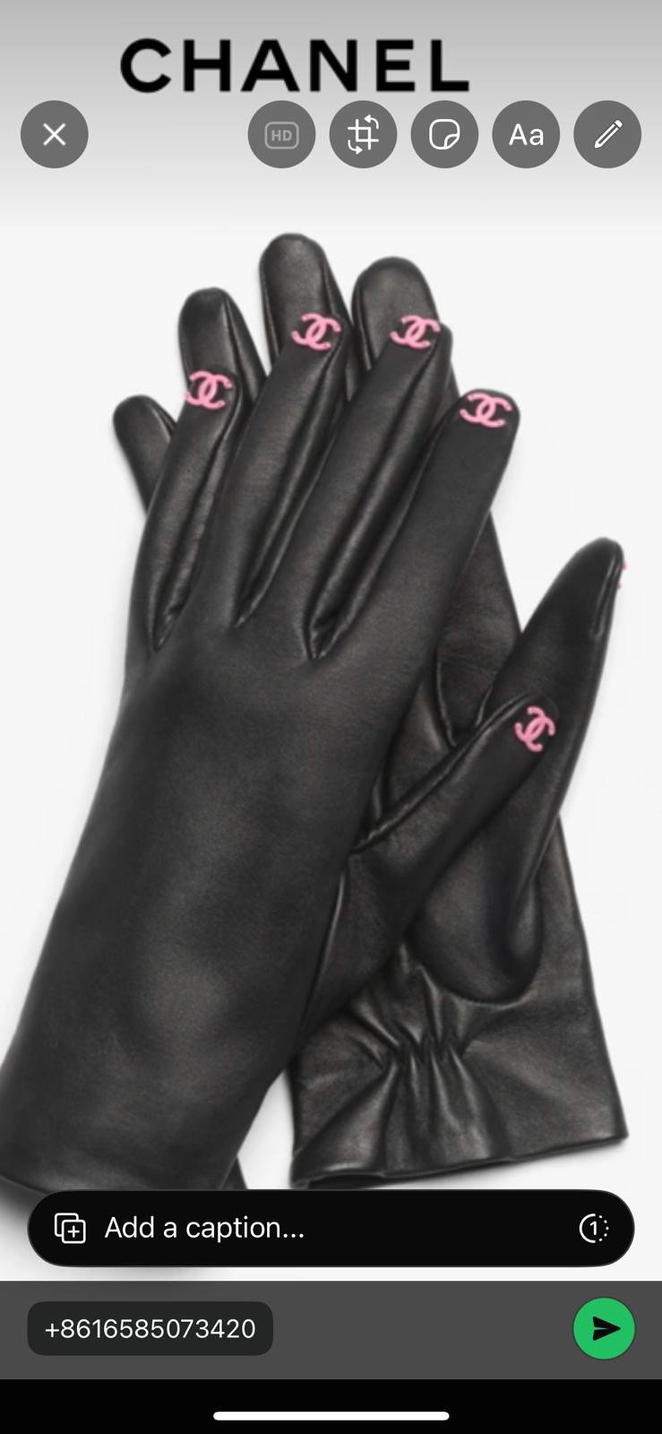 NO:618123,Popular items are arriving at Celine [top original order] official website synchronizes women's new high-end sheepskin gloves with silky linings. The leather is bright and full, soft and delicate. The feel is first-class. Look for imported sheepskin with a unique feel. Original hardware. Top-notch workmanship. No detail is spared. Authentic open version. Purchasing level. Counter one to one. Comes with packaging box. Size L gloves, gloves, celine, sheepskin, gloves.19860909爆款到 Celine【顶级原单】官网同步女士新款高档羊皮手套内里丝里 皮质光泽鲜亮饱满 柔软细腻 手感一流认准进口羊皮特有手感原版五金 顶级做工任何细节都不放过正品开版 代购级别 专柜一比一 配包装盒 码数L手套,手套,celine,sheepskin,gloves,accessory