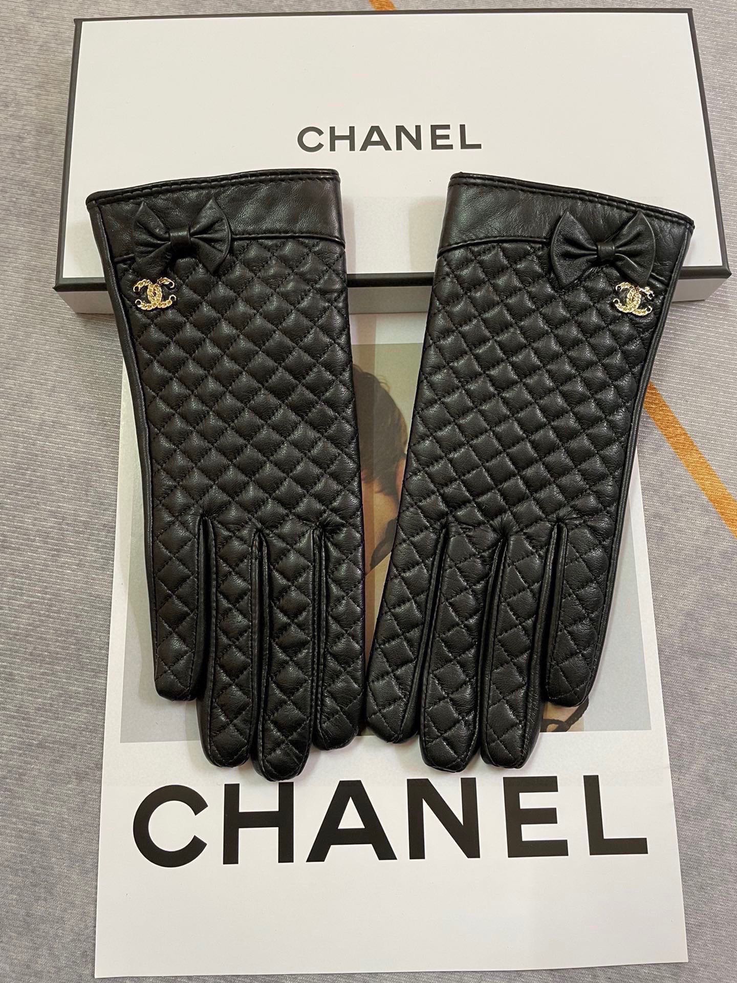 NO:618134,Chanel's new women's gloves, first-grade sheepskin, ultra-thin leather, soft and comfortable, special hand shape, superior texture, size M L gloves, gloves, chanel, sheepskin, gloves19860909香奈儿新款女士手套 一级羊皮 皮质超薄柔软舒适 特显手型 质感超群 码数 M L手套,手套,chanel,sheepskin,gloves,accessory