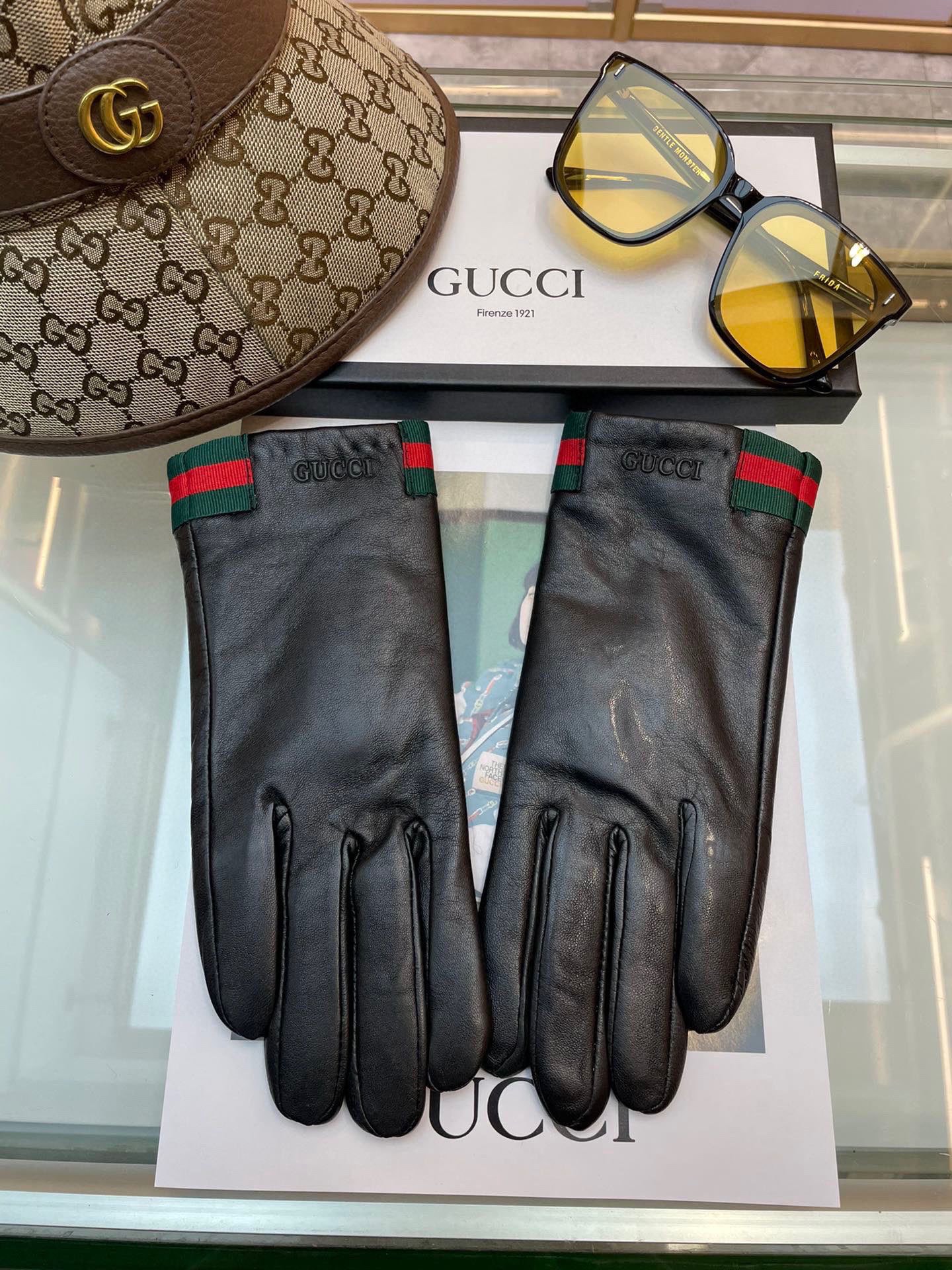 NO:618189,Gucci's new women's gloves, first-grade sheepskin, ultra-thin leather, warm and comfortable, soft and comfortable, special hand shape, superior texture, size, one-size-fits-all gloves, gloves, gucci, sheepskin, gloves19860909Gucci新款女士手套 一级羊皮 皮质超薄 保暖舒适 柔软舒适 特显手型 质感超群 码数 均码手套,手套,gucci,sheepskin,gloves,accessory