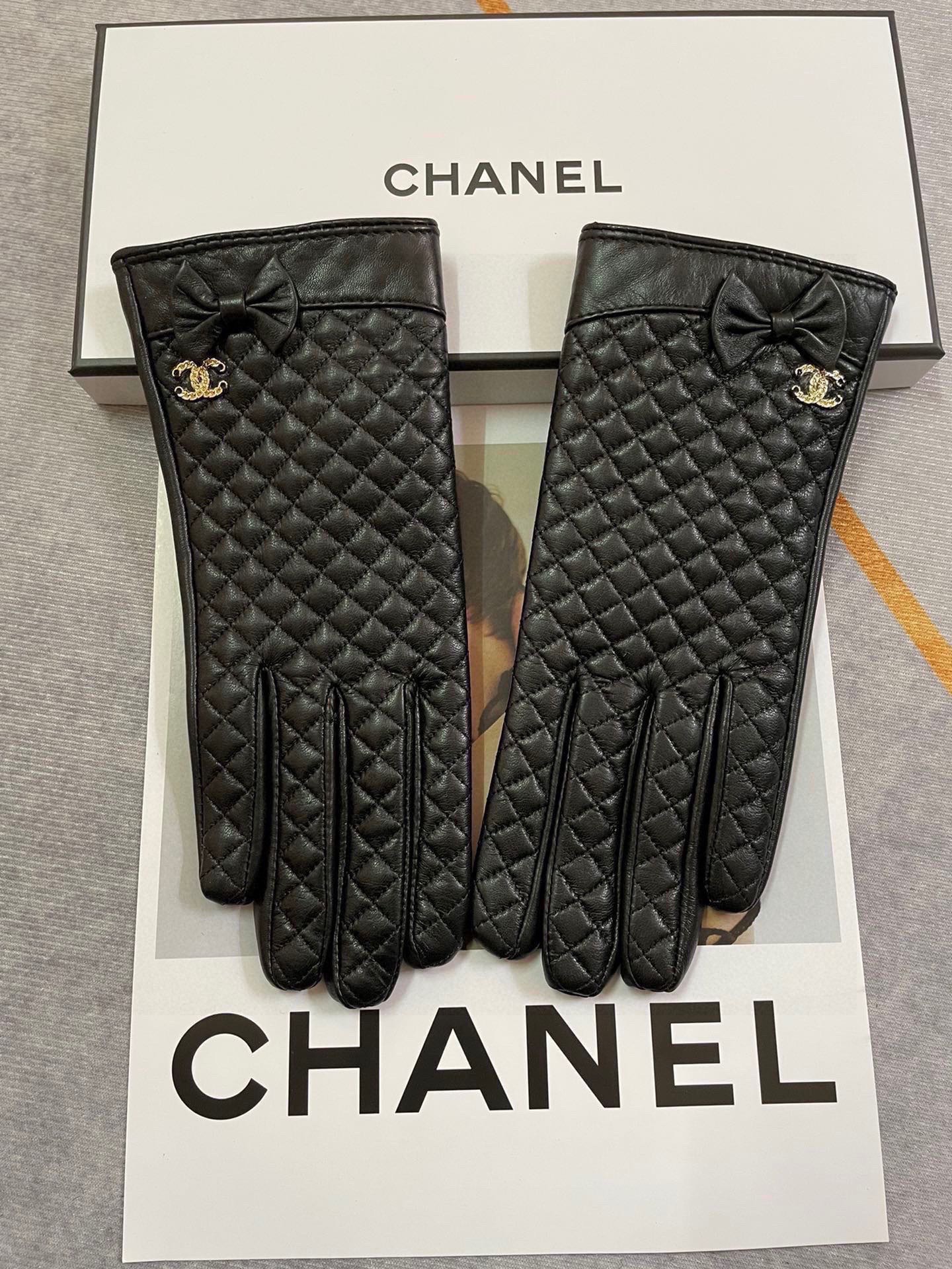 NO:659649,Chanel's new women's gloves, first-grade sheepskin, ultra-thin leather, soft and comfortable, special hand shape, superior texture, size M L gloves, gloves, chanel, sheepskin, gloves19860909香奈儿新款女士手套 一级羊皮 皮质超薄柔软舒适 特显手型 质感超群 码数 M L手套,手套,chanel,sheepskin,gloves,accessory