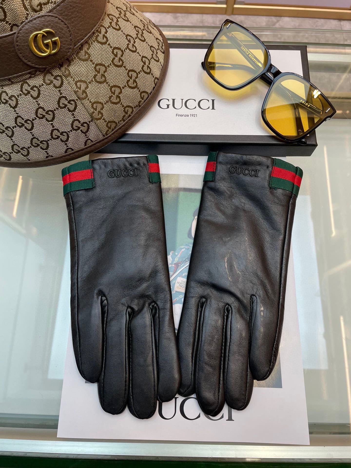 NO:659684,Gucci's new women's gloves, first-grade sheepskin, ultra-thin leather, warm and comfortable, soft and comfortable, special hand shape, superior texture, size, one-size-fits-all gloves, gloves, gucci, sheepskin, gloves19860909Gucci新款女士手套 一级羊皮 皮质超薄 保暖舒适 柔软舒适 特显手型 质感超群 码数 均码手套,手套,gucci,sheepskin,gloves,accessory