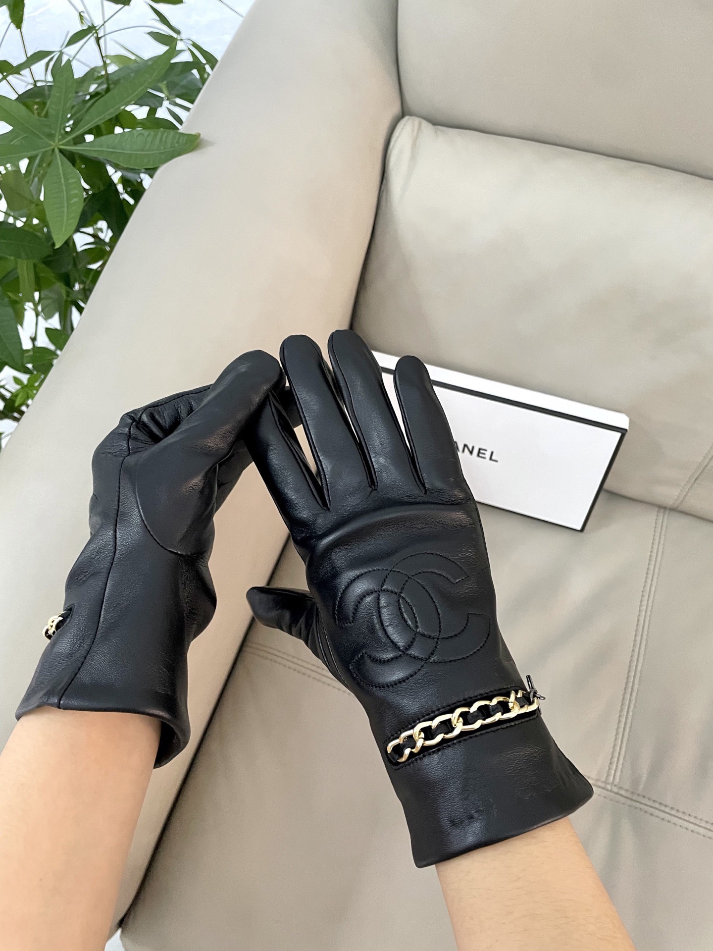 Chanel Chanel 女士新款进口皮 不可错过 羊绒内里保暖更佳 面料超柔 做工 任何细节都不放过 开版