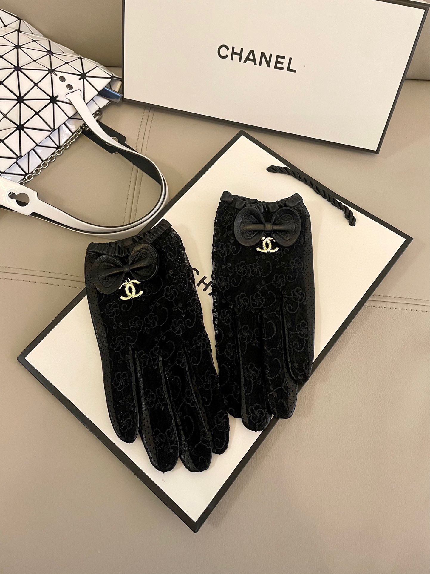 NO:702008,Chanel~Chanel's latest lace mesh fashion gloves, full of femininity, one-size-fits-all gloves, gloves, chanel, chanel, gloves19860909香奈儿～Chanel最新款蕾丝网纱时尚手套 女人味十足 均码手套,手套,chanel,chanel,gloves,accessory