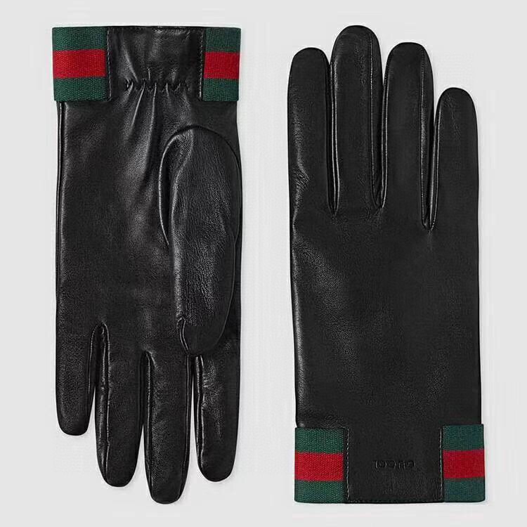 NO:718450,Gucci embroidered touch screen gloves for women are the first choice of goddesses. Don’t miss it. 100% imported sheepskin is used. The leather is fine and soft. Look for the imported sheepskin with its unique feel and cashmere lining to keep warm. Top-notch workmanship. No detail is spared. Authentic version. Counter one to one size L gloves, gloves, gucci, sheepskin, gloves19860909Gucci刺绣触屏女款手套 女神首选 不可错过百分百选用进口羊皮 皮质细腻柔软 认准进口羊皮特有手感羊绒内里保暖更佳 顶级做工任何细节都不放过正品开版 专柜一比一 码数L手套,手套,gucci,sheepskin,gloves,accessory