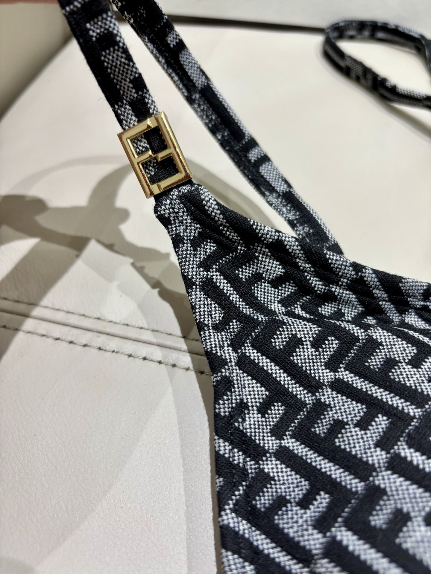 芬迪新款分体泳衣 适合多种场景的游泳衣🏊‍♀️海边 游泳池 温泉 水上乐园 漂流都可以😌内搭也完全可以 