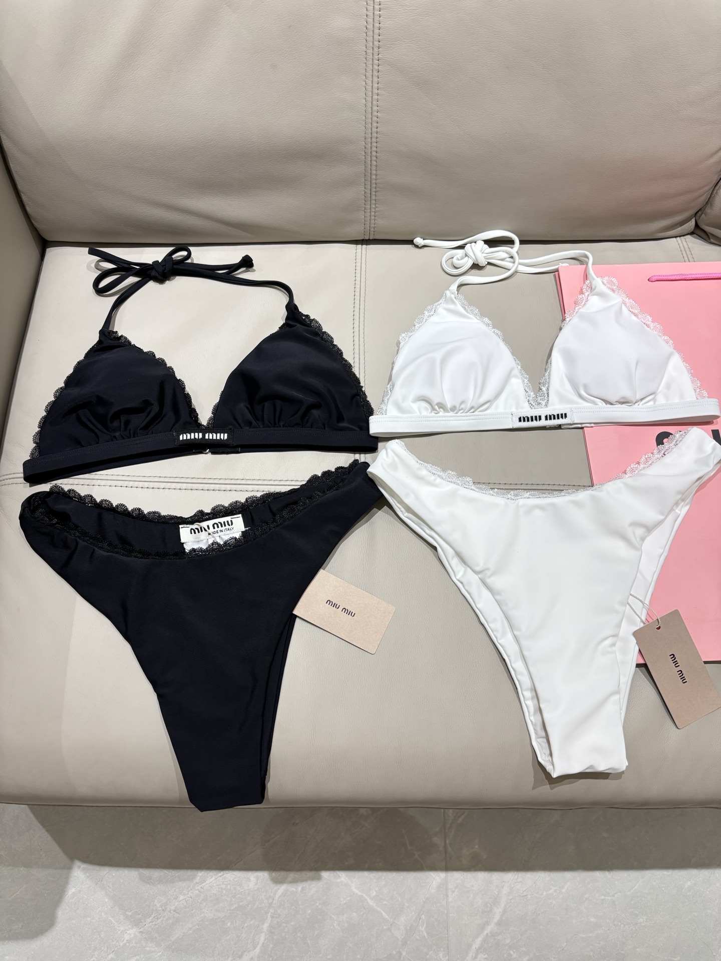 miumiu新款分体泳衣 适合多种场景的游泳衣🏊‍♀️海边 游泳池 温泉 水上乐园 漂流都可以😌内搭也完