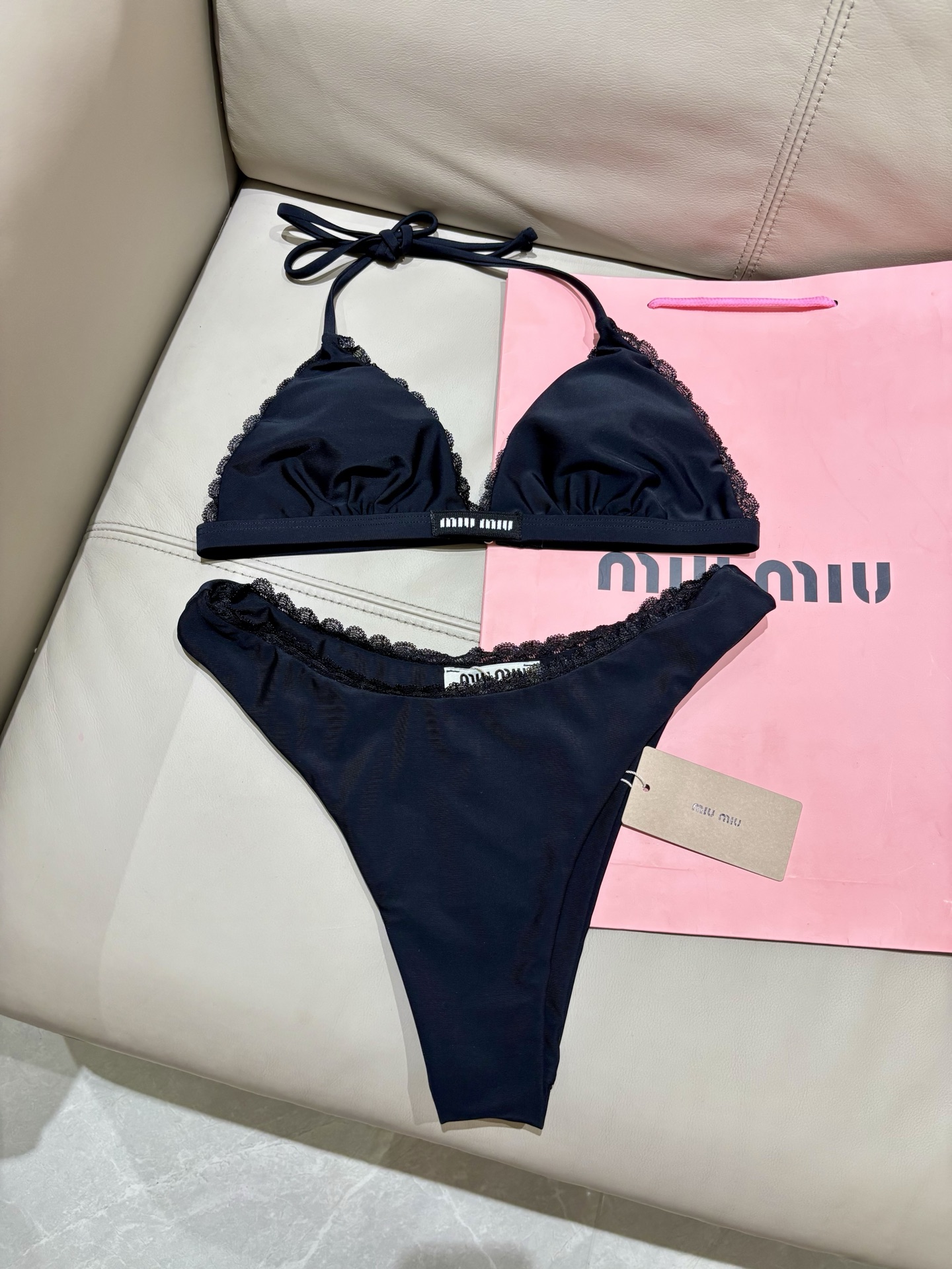 miumiu新款分体泳衣 适合多种场景的游泳衣🏊‍♀️海边 游泳池 温泉 水上乐园 漂流都可以😌内搭也完