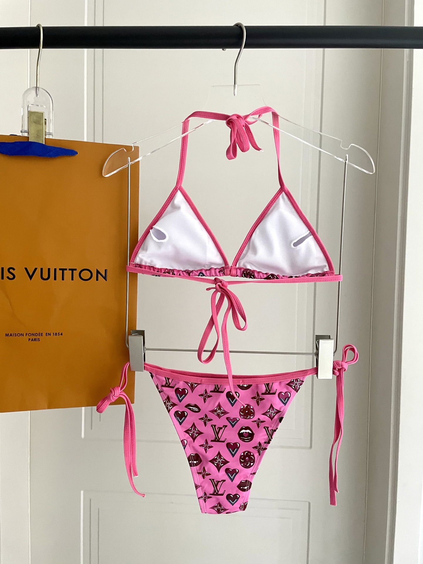 Lv比基尼 简单大气 适合多种场景的游泳衣🏊‍♀️海边 游泳池 温泉 水上乐园 漂流都可以😌内搭也完全可