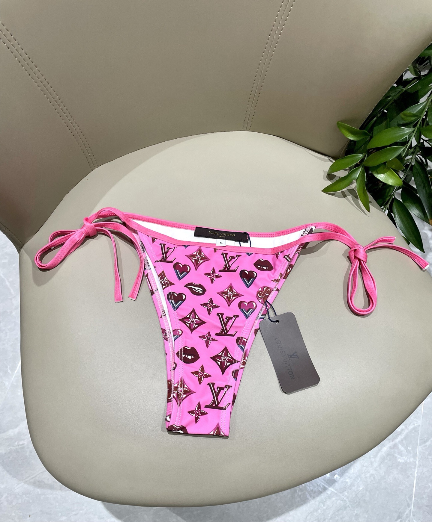 Lv比基尼 简单大气 适合多种场景的游泳衣🏊‍♀️海边 游泳池 温泉 水上乐园 漂流都可以😌内搭也完全可