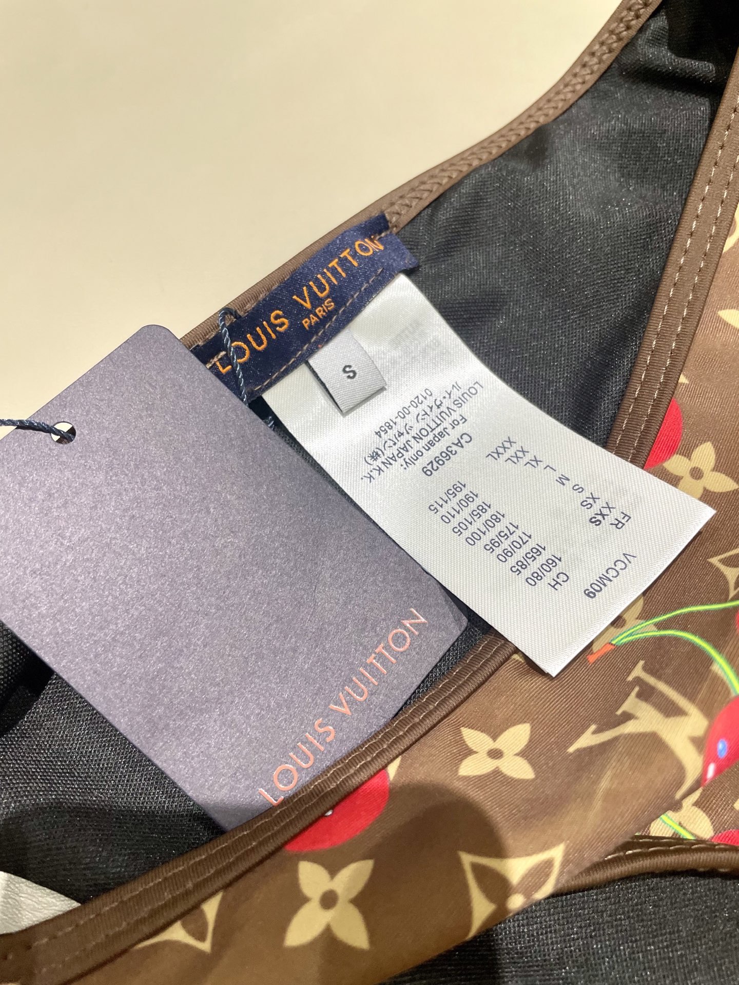 Lv比基尼 简单大气 适合多种场景的游泳衣🏊‍♀️海边 游泳池 温泉 水上乐园 漂流都可以😌内搭也完全可