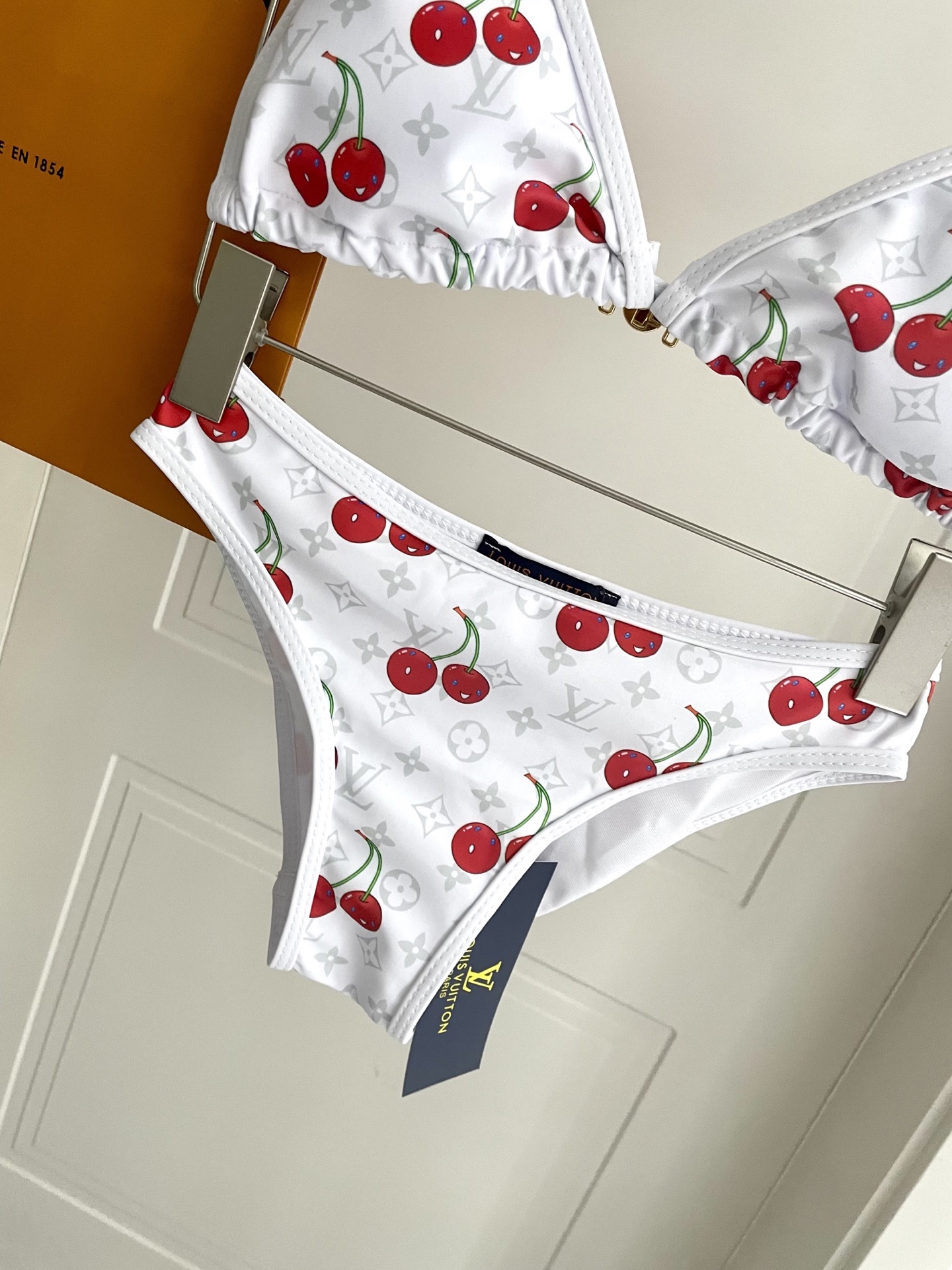 Lv比基尼 简单大气 适合多种场景的游泳衣🏊‍♀️海边 游泳池 温泉 水上乐园 漂流都可以😌内搭也完全可