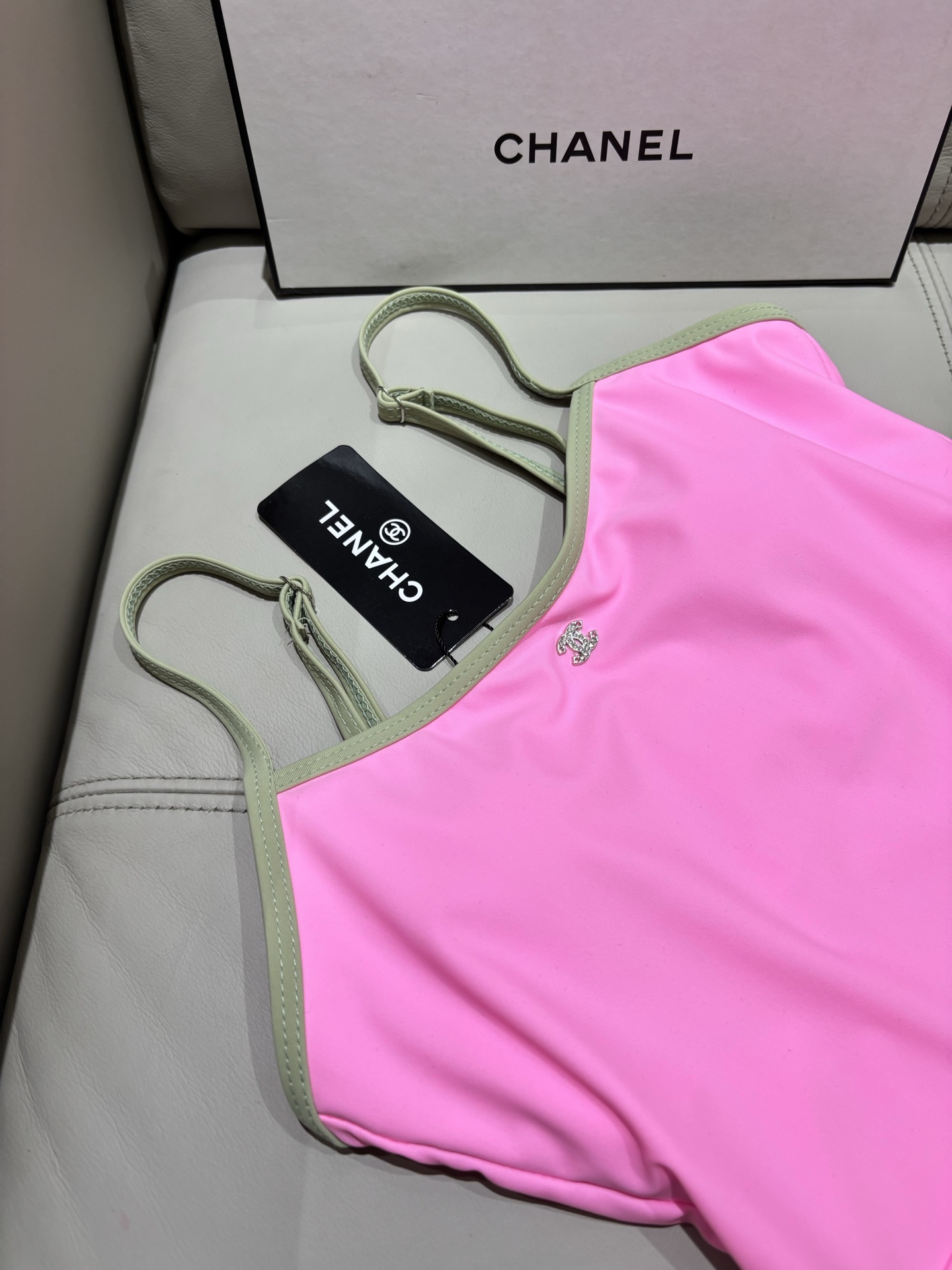 Chanel新款泳衣😍🥰适合多种场景的游泳衣🏊‍♀️海边 游泳池 温泉 水上乐园 漂流都可以😌内搭也完全