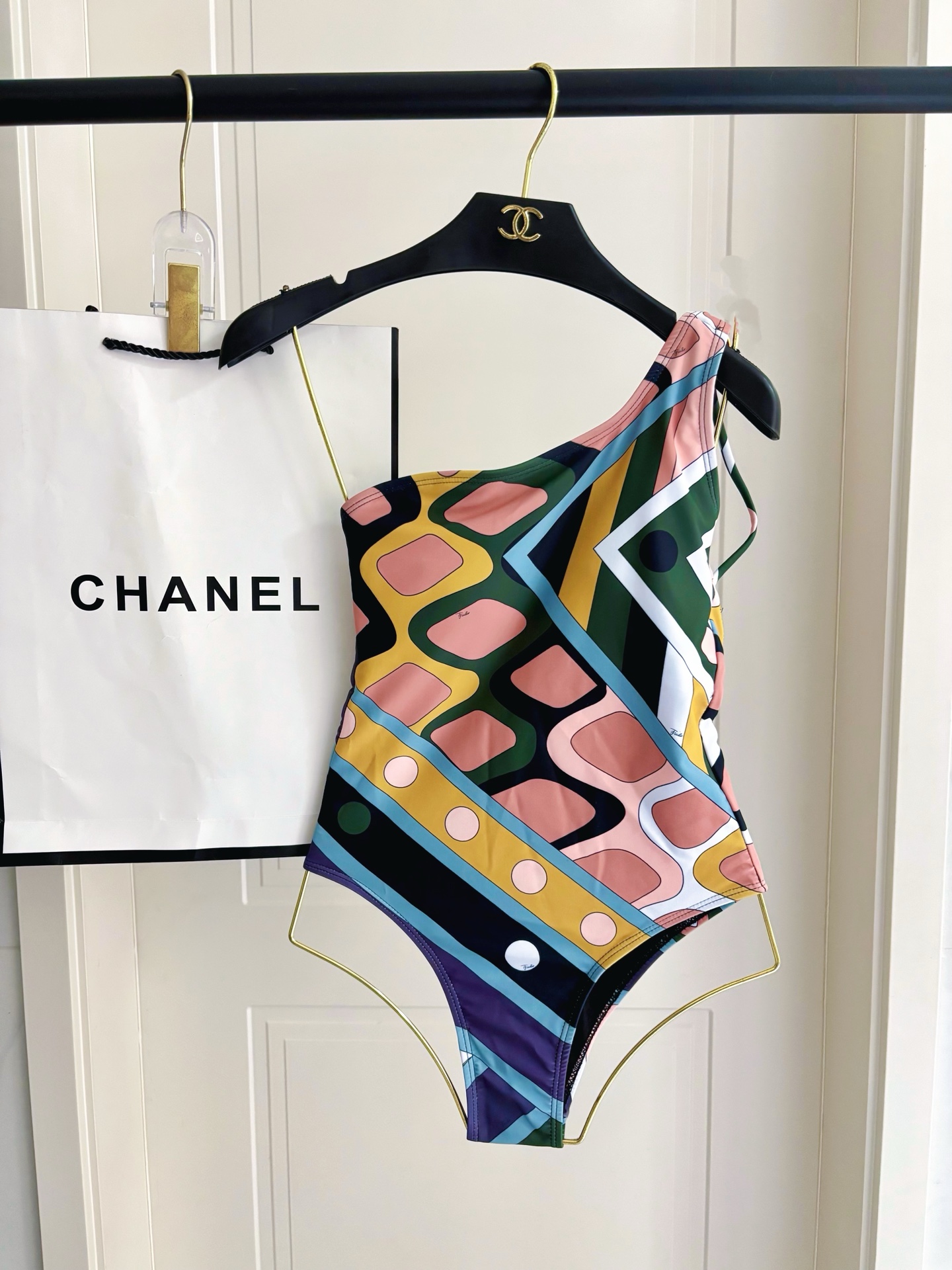 Pucci专柜新款连体泳衣 泳衣➕纱巾 2件套 气质高雅 😍🥰适合多种场景的游泳衣🏊‍♀️海边 游泳池 