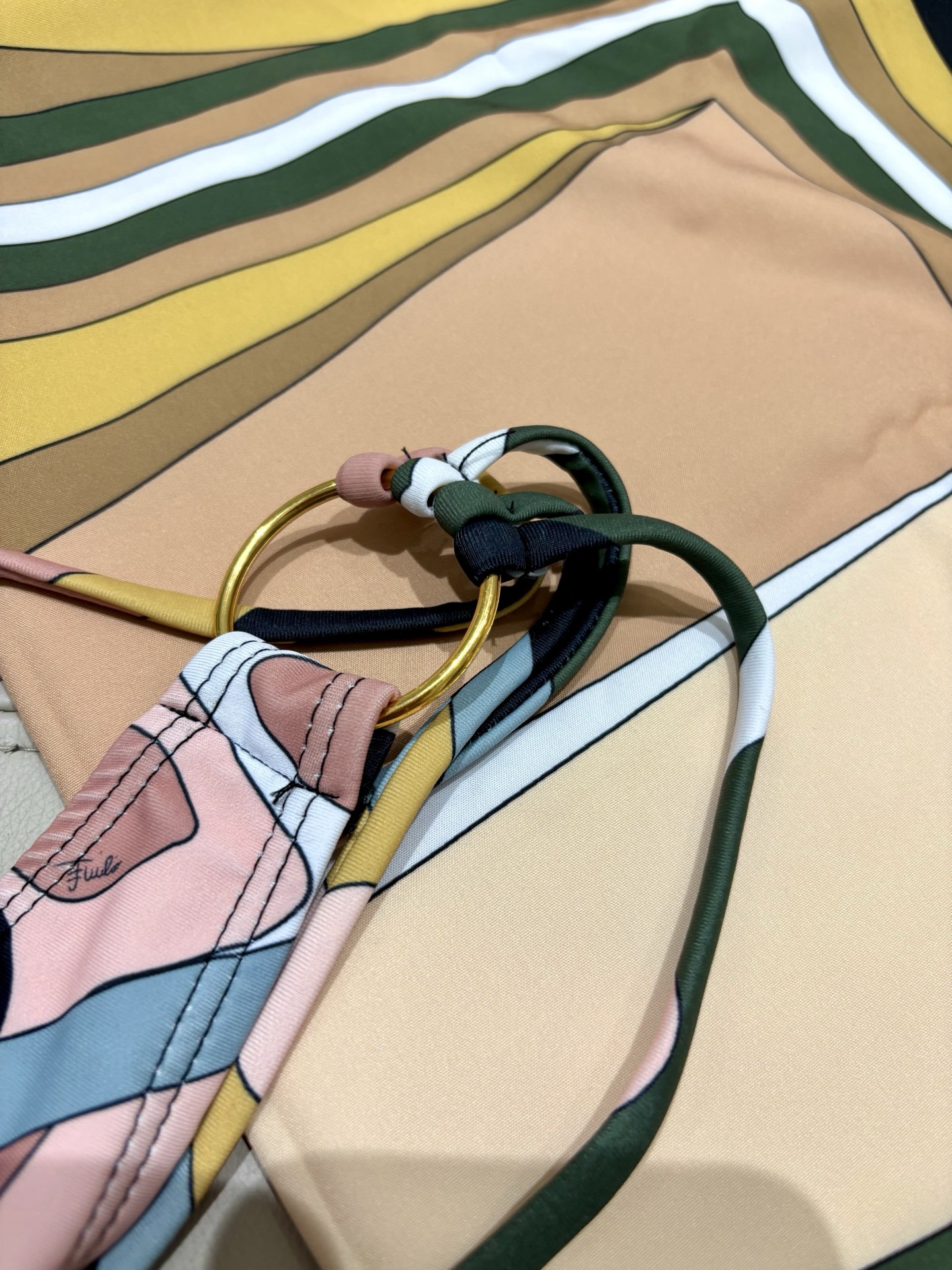 Pucci专柜新款连体泳衣 泳衣➕纱巾 2件套 气质高雅 😍🥰适合多种场景的游泳衣🏊‍♀️海边 游泳池 