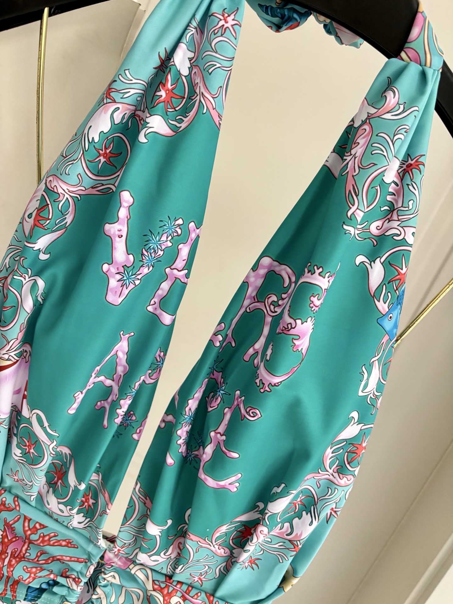 范思哲专柜新款连体泳衣 气质高雅 😍🥰适合多种场景的游泳衣🏊‍♀️海边 游泳池 温泉 水上乐园 漂流都可