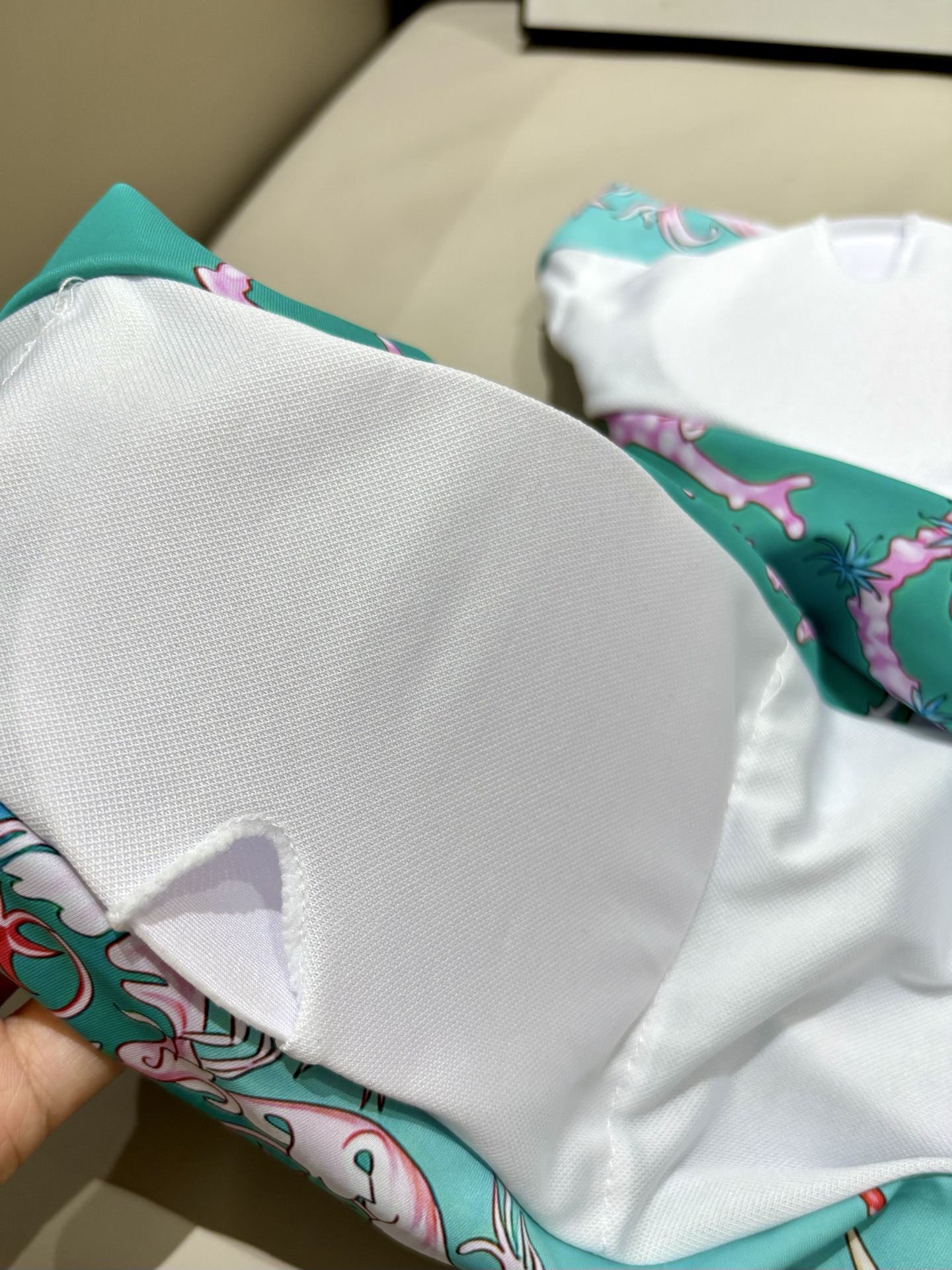 范思哲专柜新款连体泳衣 气质高雅 😍🥰适合多种场景的游泳衣🏊‍♀️海边 游泳池 温泉 水上乐园 漂流都可