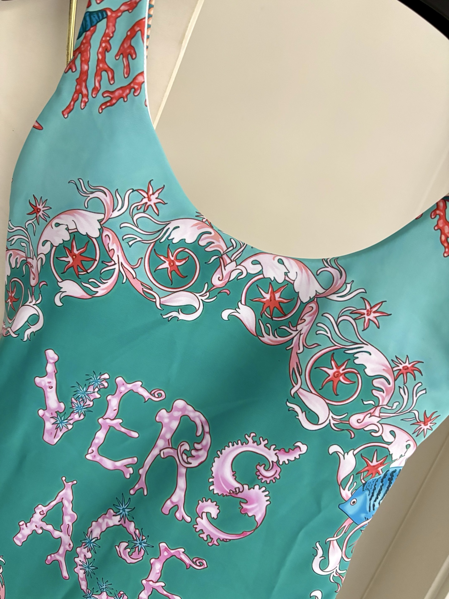 范思哲专柜新款连体泳衣 气质高雅 😍🥰适合多种场景的游泳衣🏊‍♀️海边 游泳池 温泉 水上乐园 漂流都可