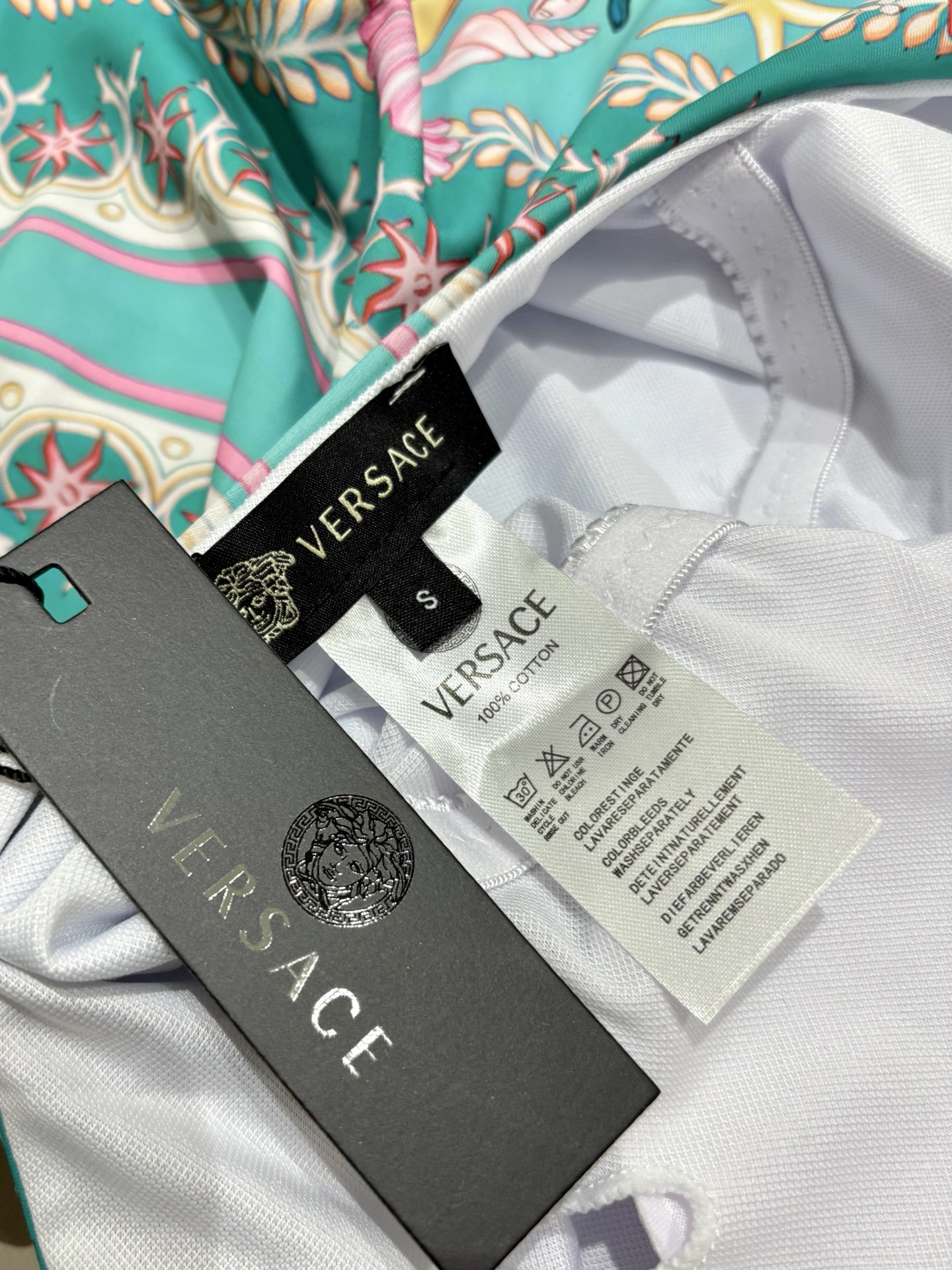 范思哲专柜新款连体泳衣 气质高雅 😍🥰适合多种场景的游泳衣🏊‍♀️海边 游泳池 温泉 水上乐园 漂流都可