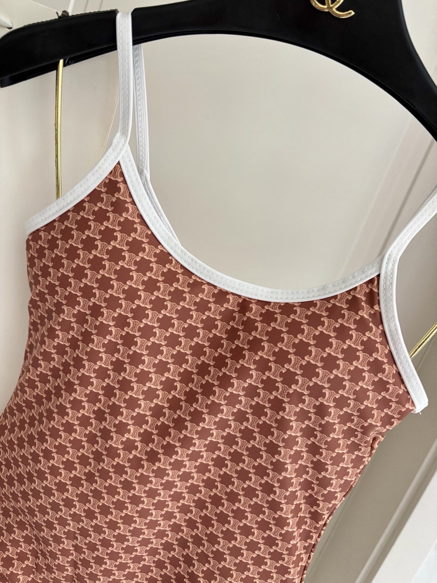 Celine新款连体泳衣 😍🥰适合多种场景的游泳衣🏊‍♀️海边 游泳池 温泉 水上乐园 漂流都可以😌面料