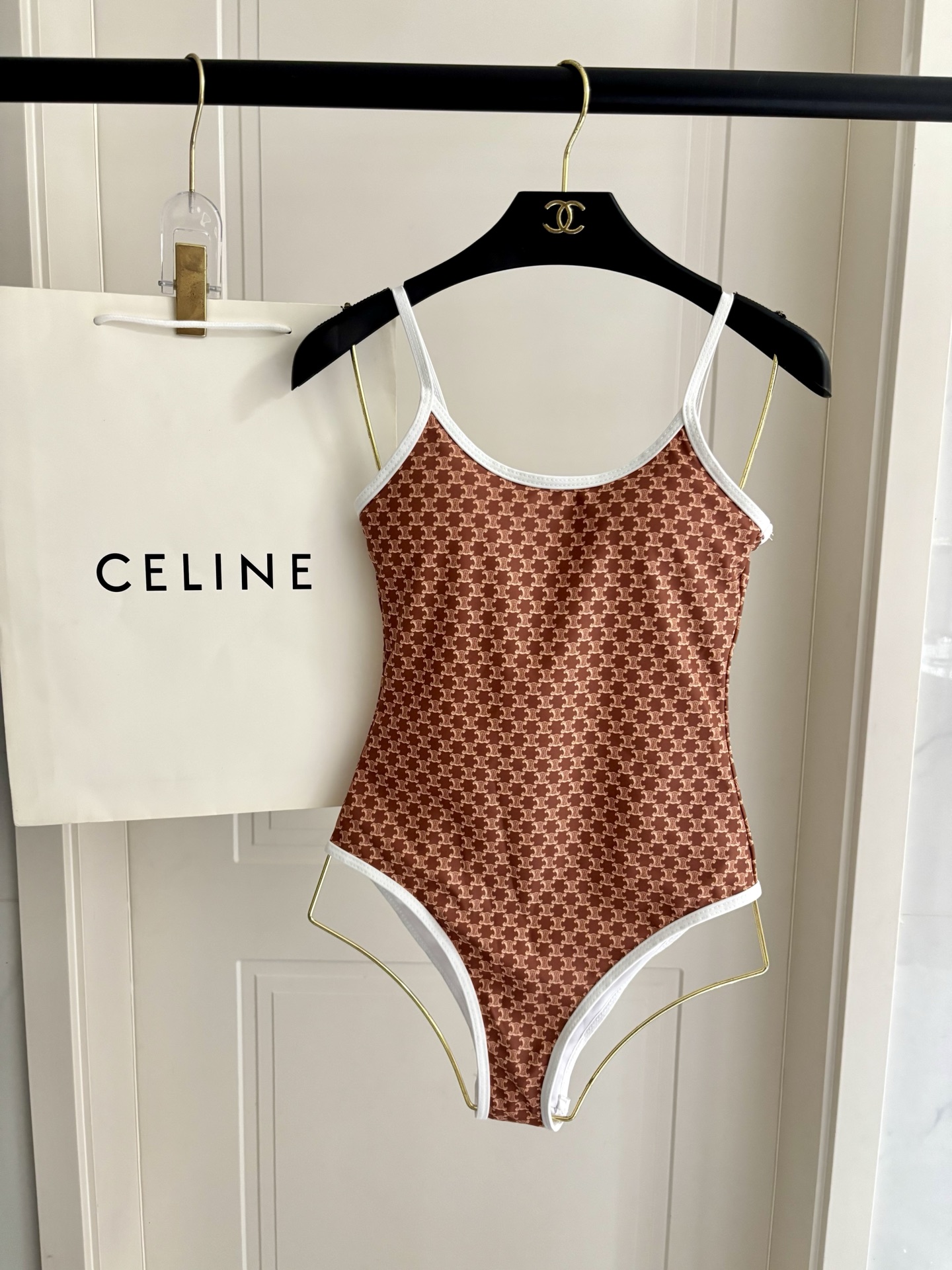 Celine新款连体泳衣 😍🥰适合多种场景的游泳衣🏊‍♀️海边 游泳池 温泉 水上乐园 漂流都可以😌面料