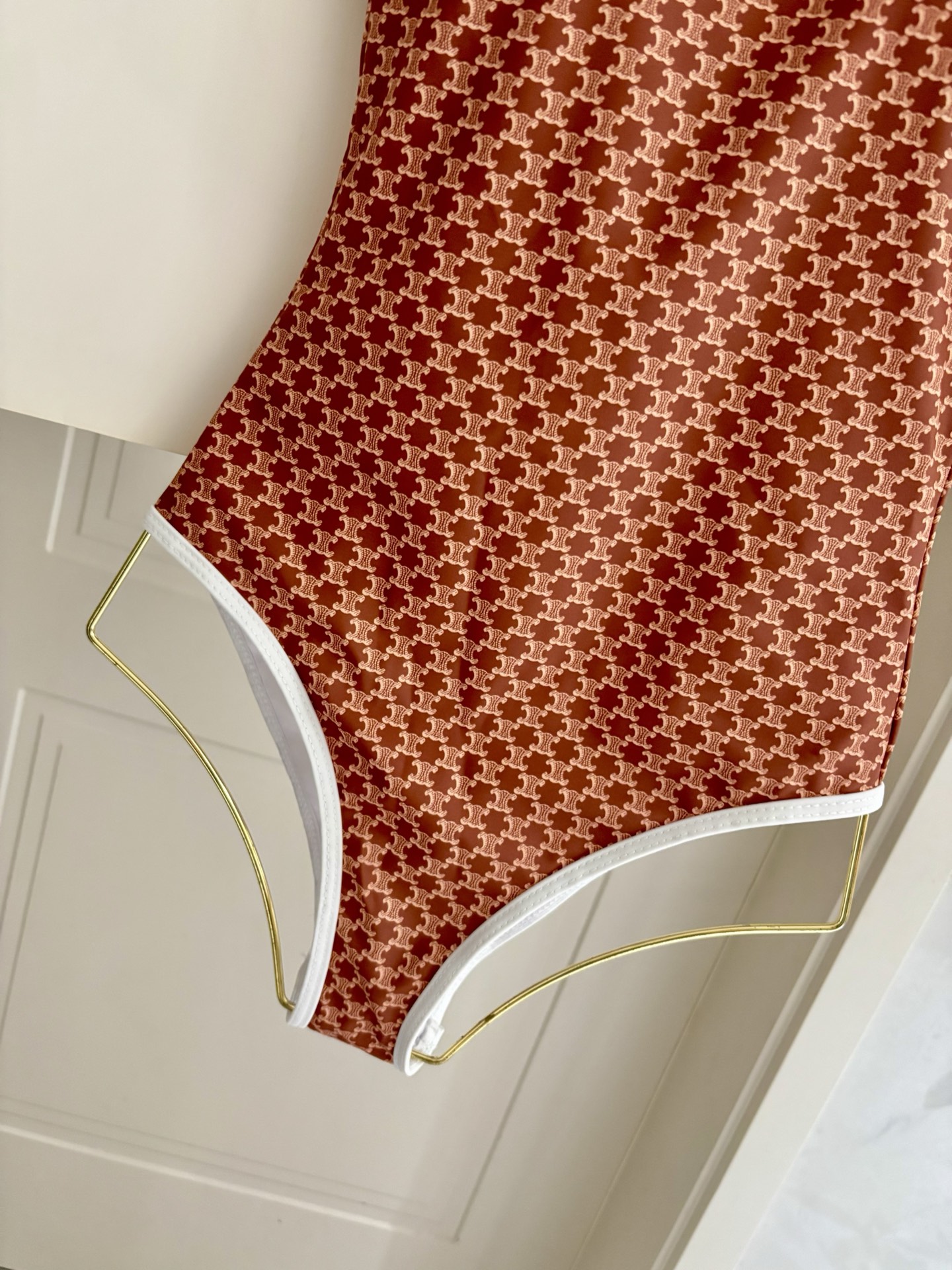 Celine新款连体泳衣 😍🥰适合多种场景的游泳衣🏊‍♀️海边 游泳池 温泉 水上乐园 漂流都可以😌面料