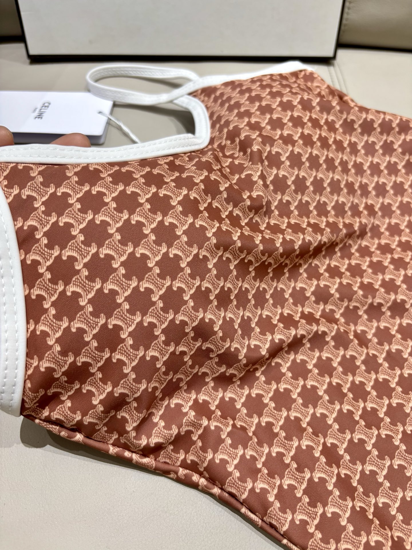 Celine新款连体泳衣 😍🥰适合多种场景的游泳衣🏊‍♀️海边 游泳池 温泉 水上乐园 漂流都可以😌面料