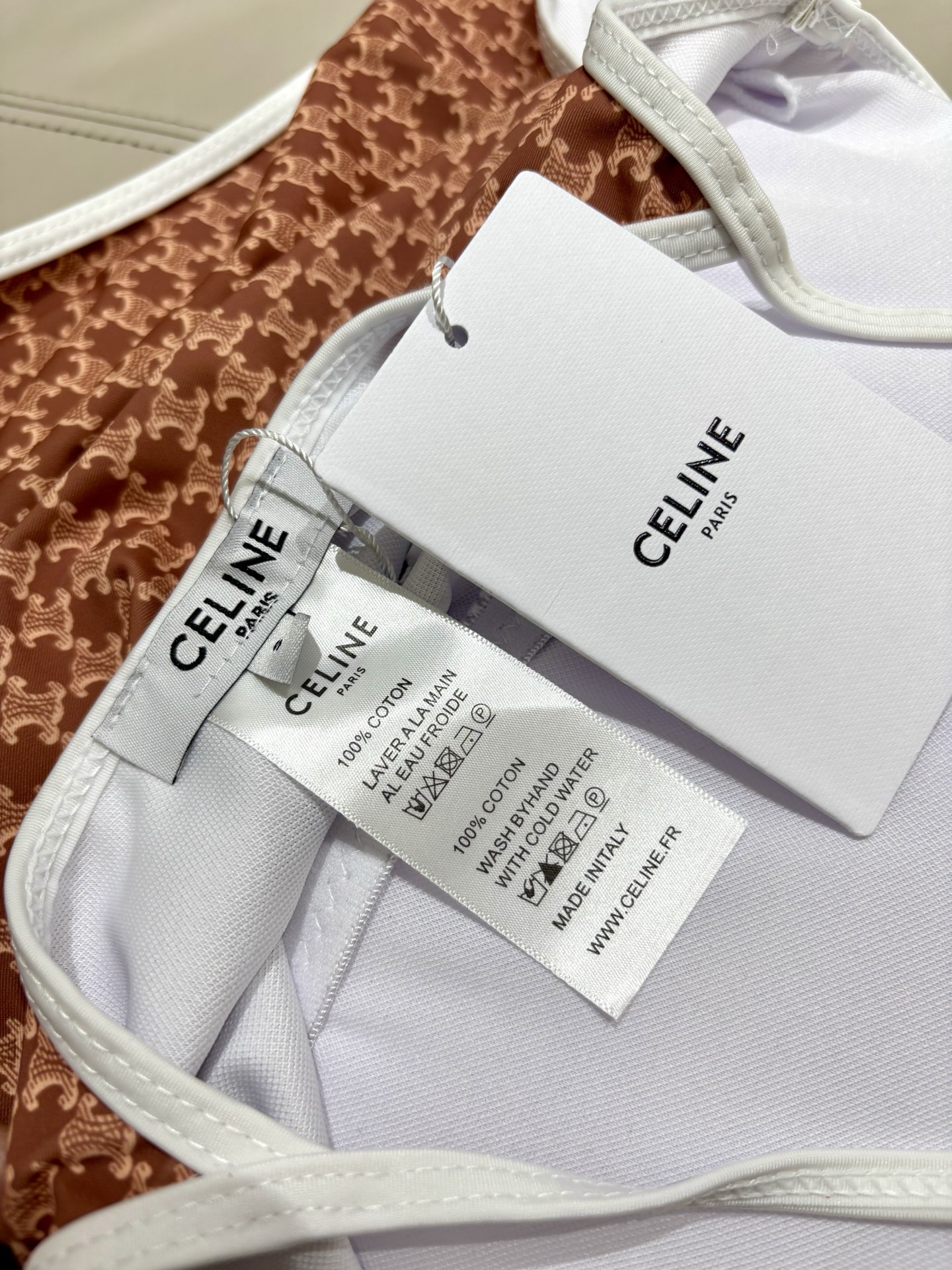 Celine新款连体泳衣 😍🥰适合多种场景的游泳衣🏊‍♀️海边 游泳池 温泉 水上乐园 漂流都可以😌面料