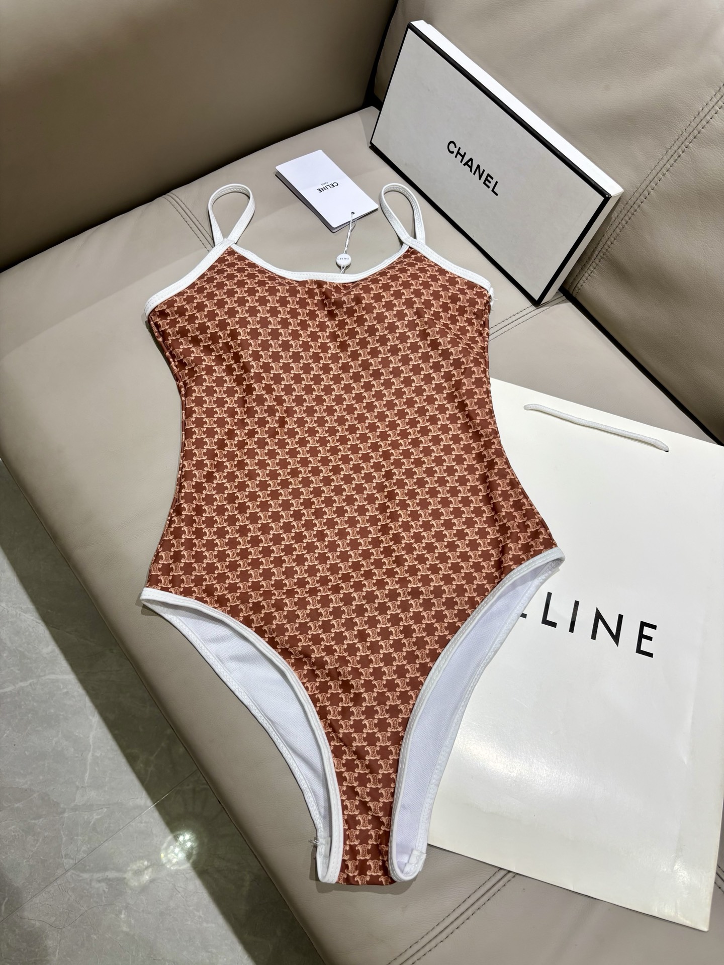 Celine新款连体泳衣 😍🥰适合多种场景的游泳衣🏊‍♀️海边 游泳池 温泉 水上乐园 漂流都可以😌面料