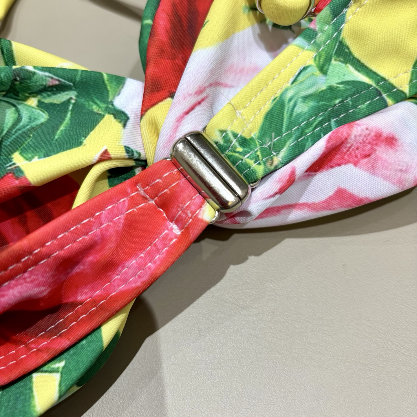 DG新款分体泳衣 😍🥰适合多种场景的游泳衣🏊‍♀️海边 游泳池 温泉 水上乐园 漂流都可以😌面料：透气舒