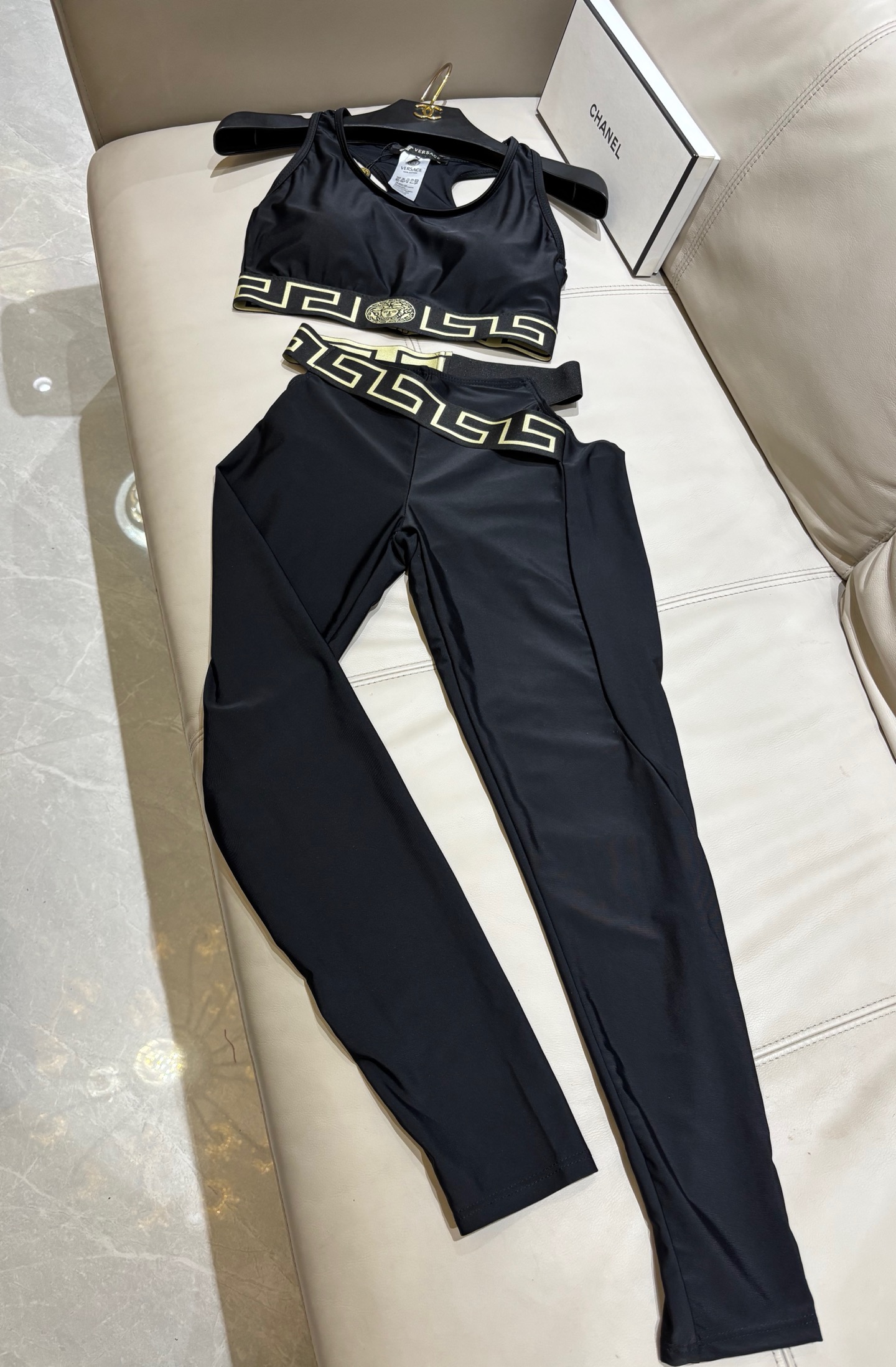 范思哲新款高弹力健身长款瑜伽服运动套装~小背心➕修身提臀显瘦打底裤S M L Xl