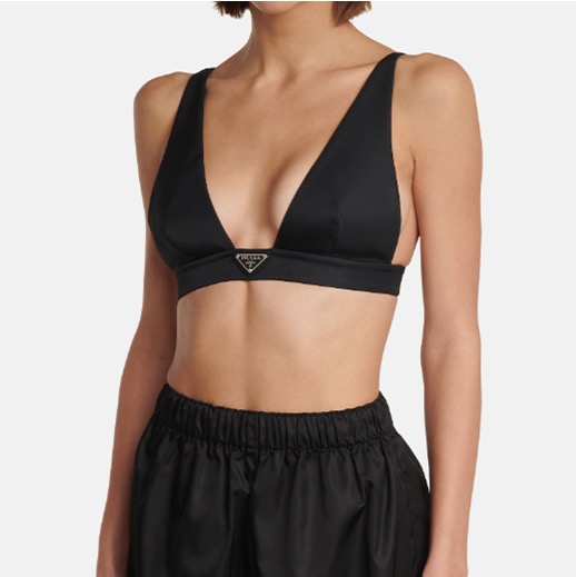 PRADA新款露背连体泳衣 黑色简单大气 适合多种场景的游泳衣🏊‍♀️海边 游泳池 温泉 水上乐园 漂流