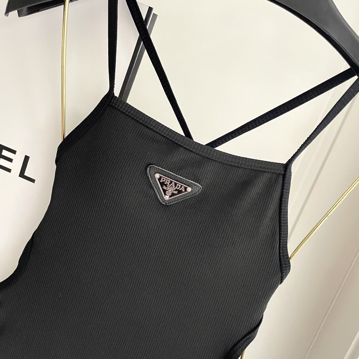 普拉达连体😍🥰适合多种场景的游泳衣🏊‍♀️海边 游泳池 温泉 水上乐园 漂流都可以😌内搭也完全可以 连体