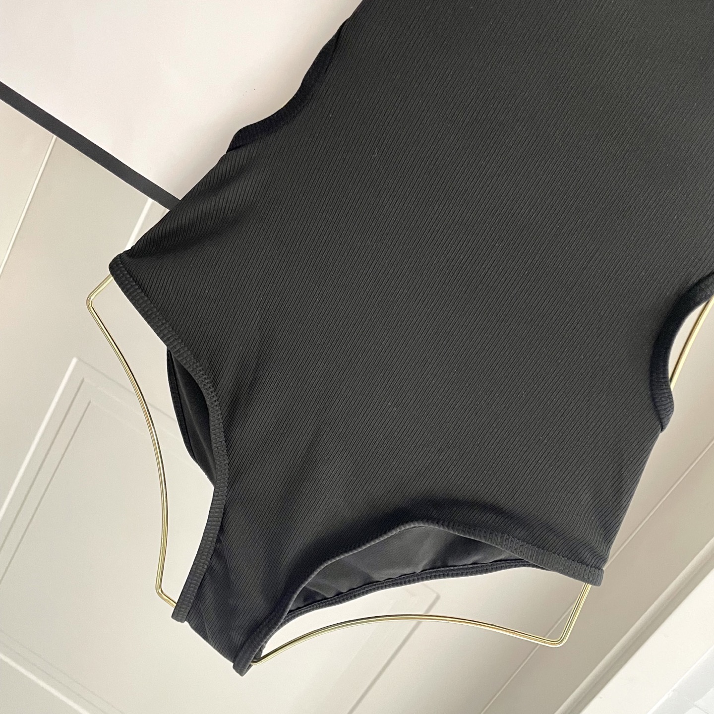 普拉达连体😍🥰适合多种场景的游泳衣🏊‍♀️海边 游泳池 温泉 水上乐园 漂流都可以😌内搭也完全可以 连体