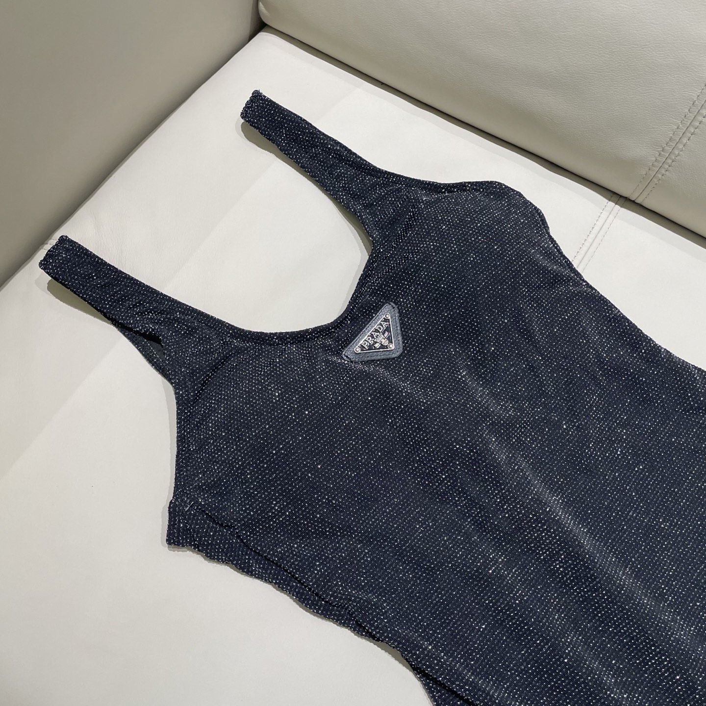 普拉达连体😍🥰适合多种场景的游泳衣🏊‍♀️海边 游泳池 温泉 水上乐园 漂流都可以😌内搭也完全可以 连体