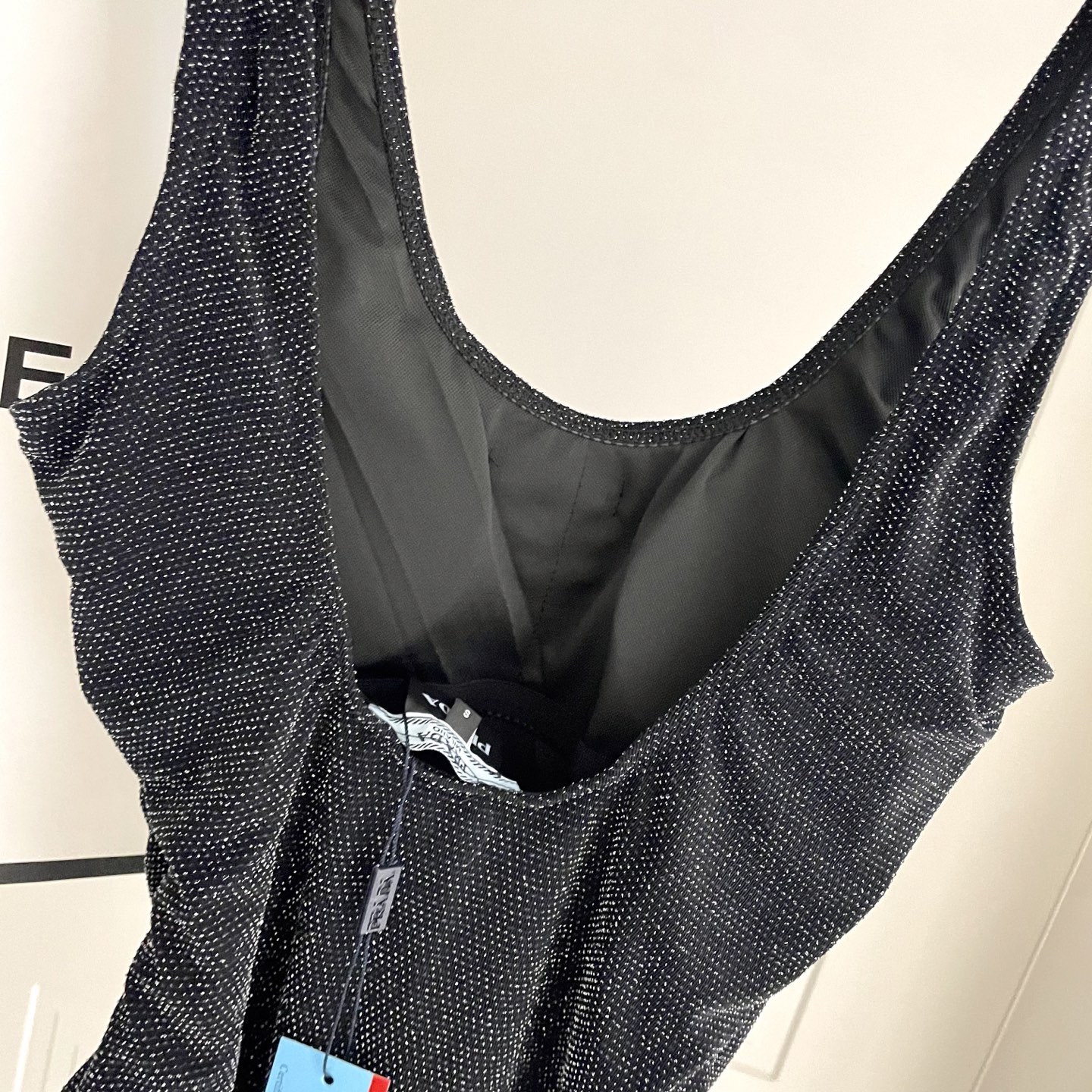 普拉达连体😍🥰适合多种场景的游泳衣🏊‍♀️海边 游泳池 温泉 水上乐园 漂流都可以😌内搭也完全可以 连体