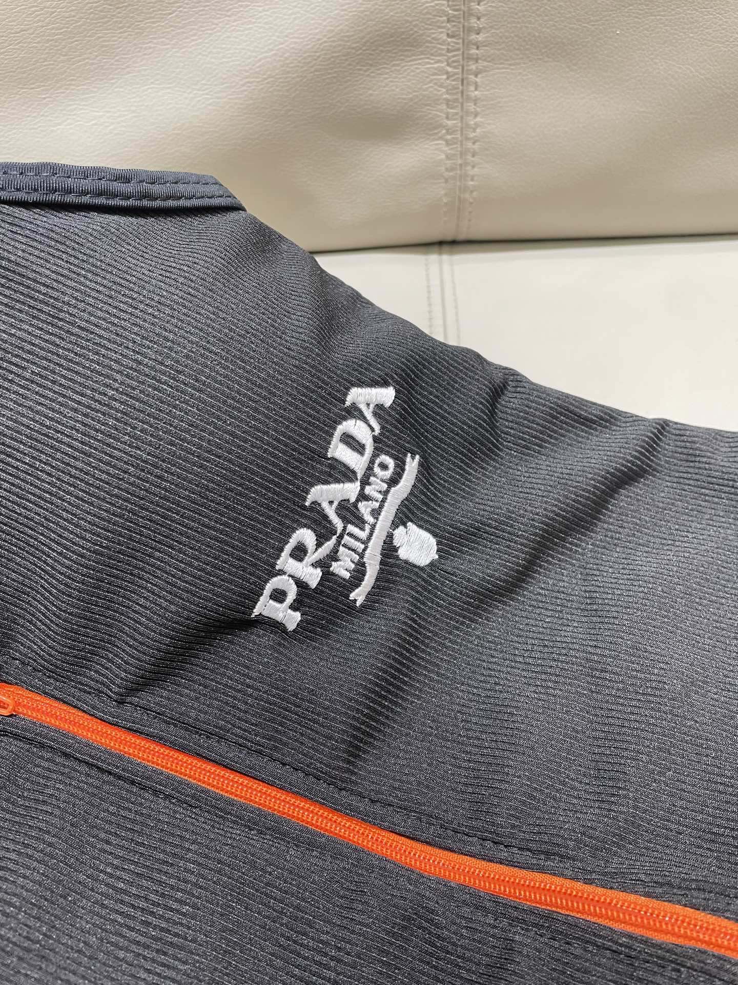 普拉达连体😍🥰适合多种场景的游泳衣🏊‍♀️海边 游泳池 温泉 水上乐园 漂流都可以😌内搭也完全可以 连体