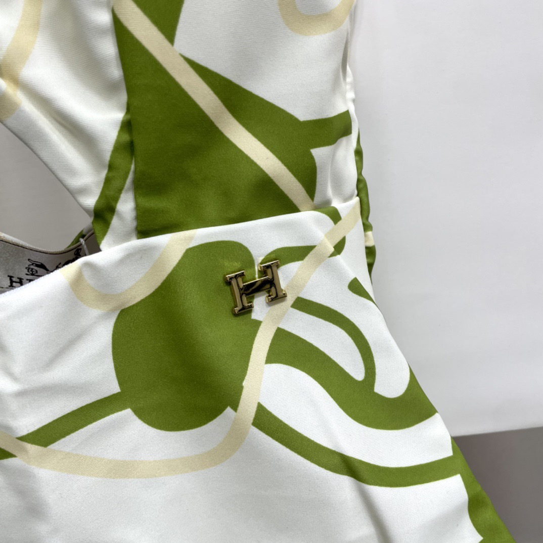 爱马仕新款比基尼时尚潮流款 😍🥰适合多种场景的游泳衣🏊‍♀️海边 游泳池 温泉 水上乐园 漂流都可以😌内