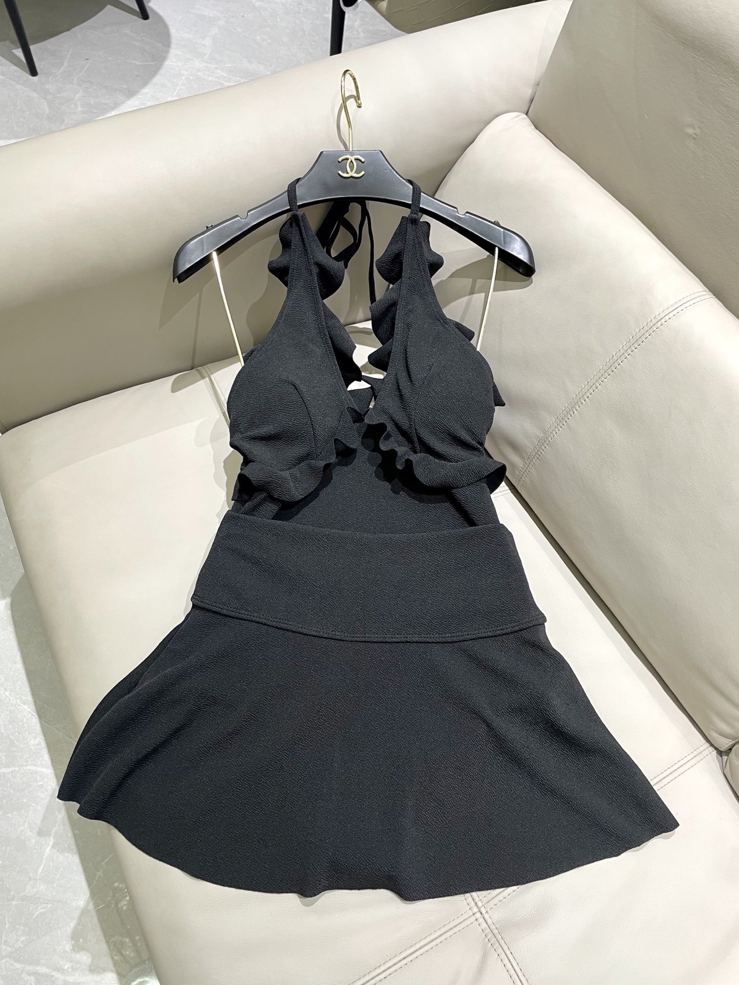 Chanel专柜新款气质款 泳衣➕裙 气质高雅 😍🥰适合多种场景的游泳衣🏊‍♀️海边 游泳池 温泉 水上