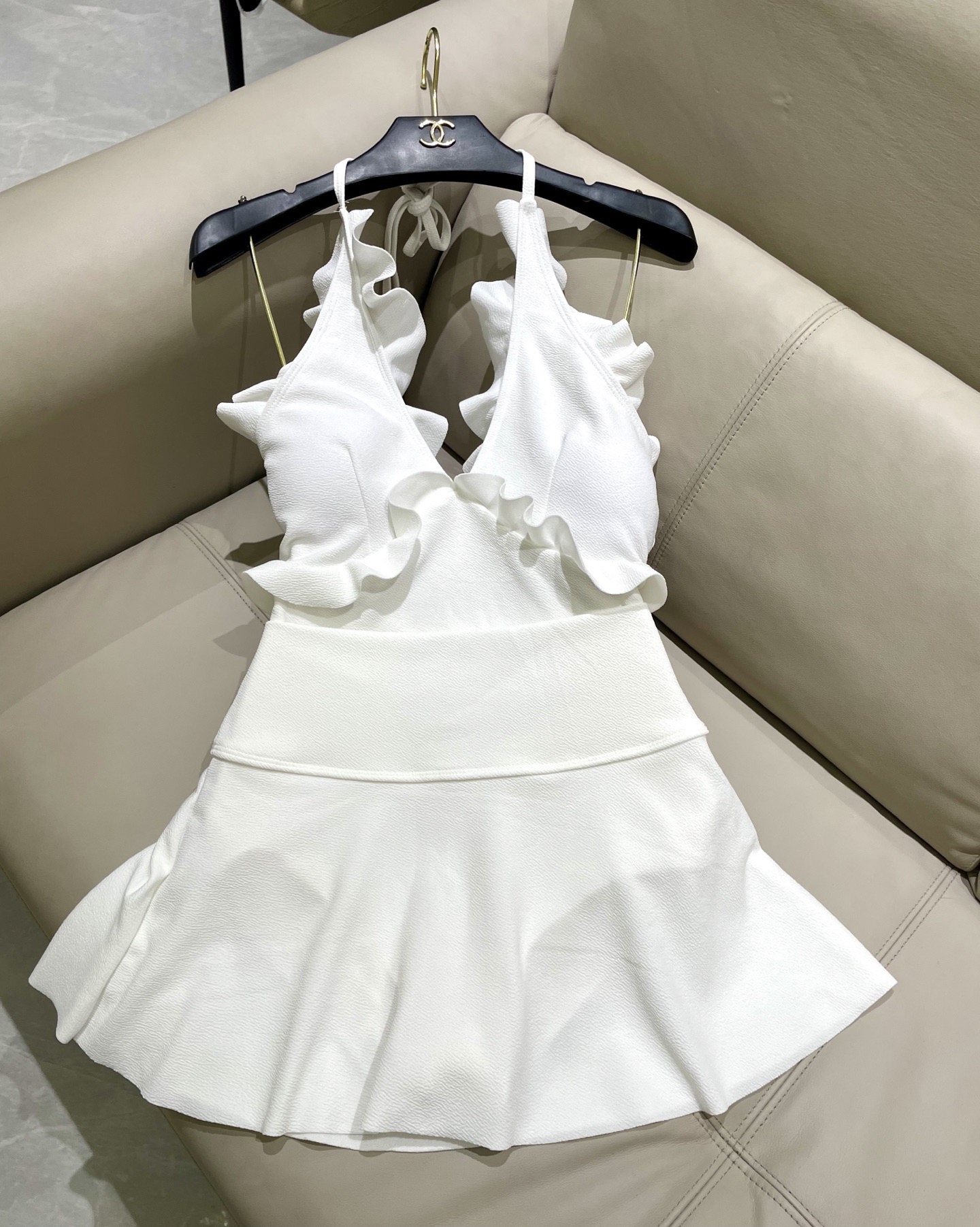 Chanel专柜新款气质款 泳衣➕裙 气质高雅 😍🥰适合多种场景的游泳衣🏊‍♀️海边 游泳池 温泉 水上