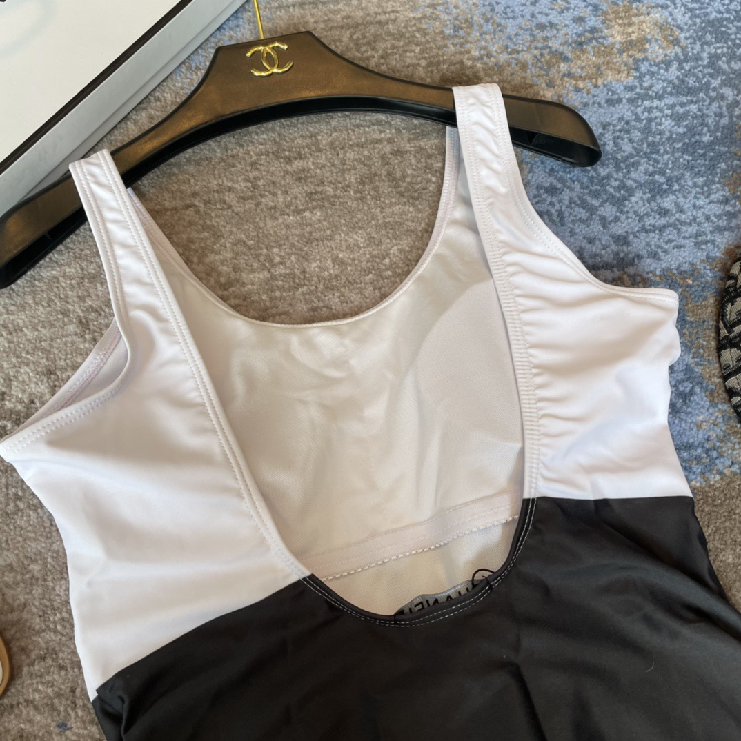 Chanel泳衣😍🥰适合多种场景的游泳衣🏊‍♀️海边 游泳池 温泉 水上乐园 漂流都可以😌内搭也完全可以
