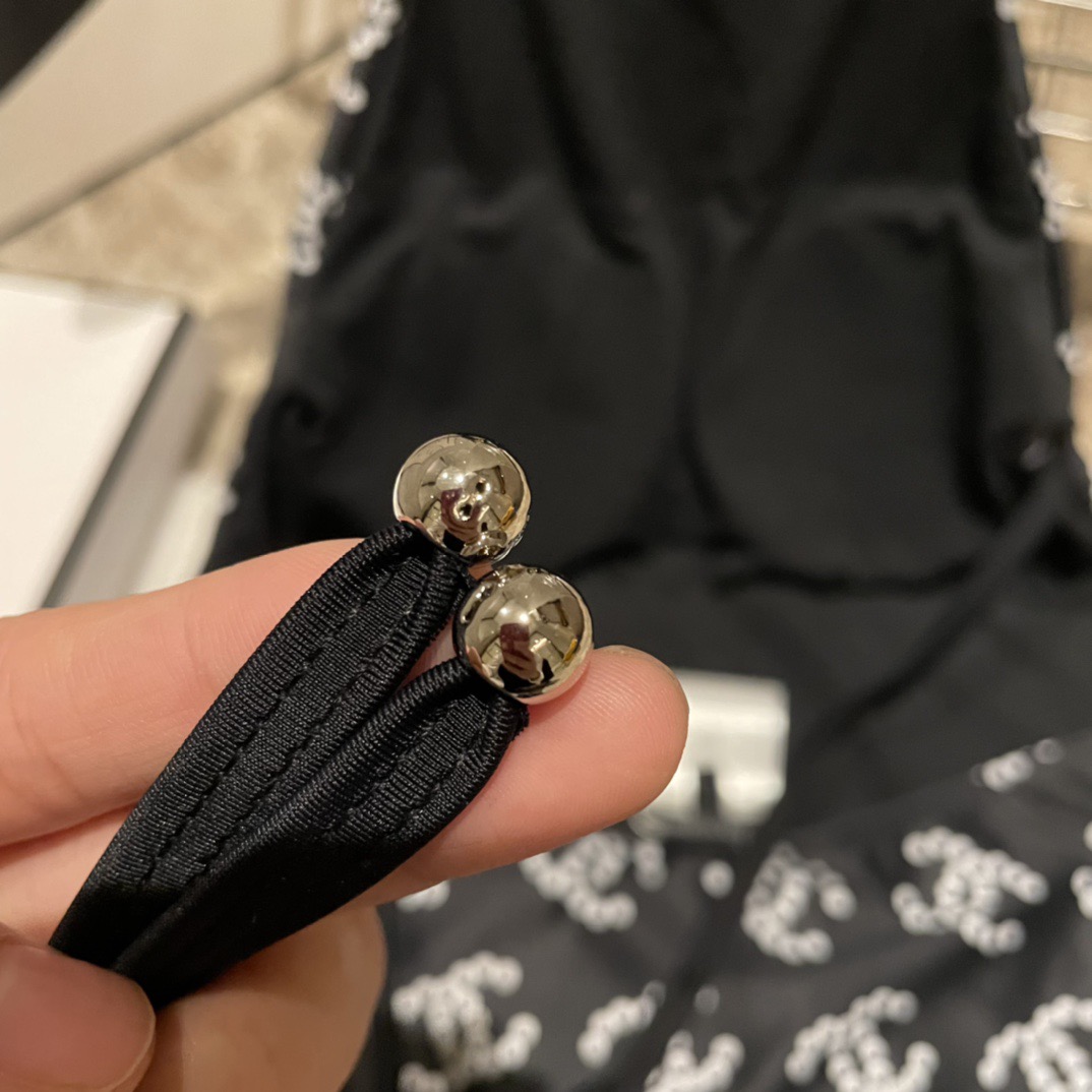 Chanel泳衣😍🥰适合多种场景的游泳衣🏊‍♀️海边 游泳池 温泉 水上乐园 漂流都可以😌内搭也完全可以