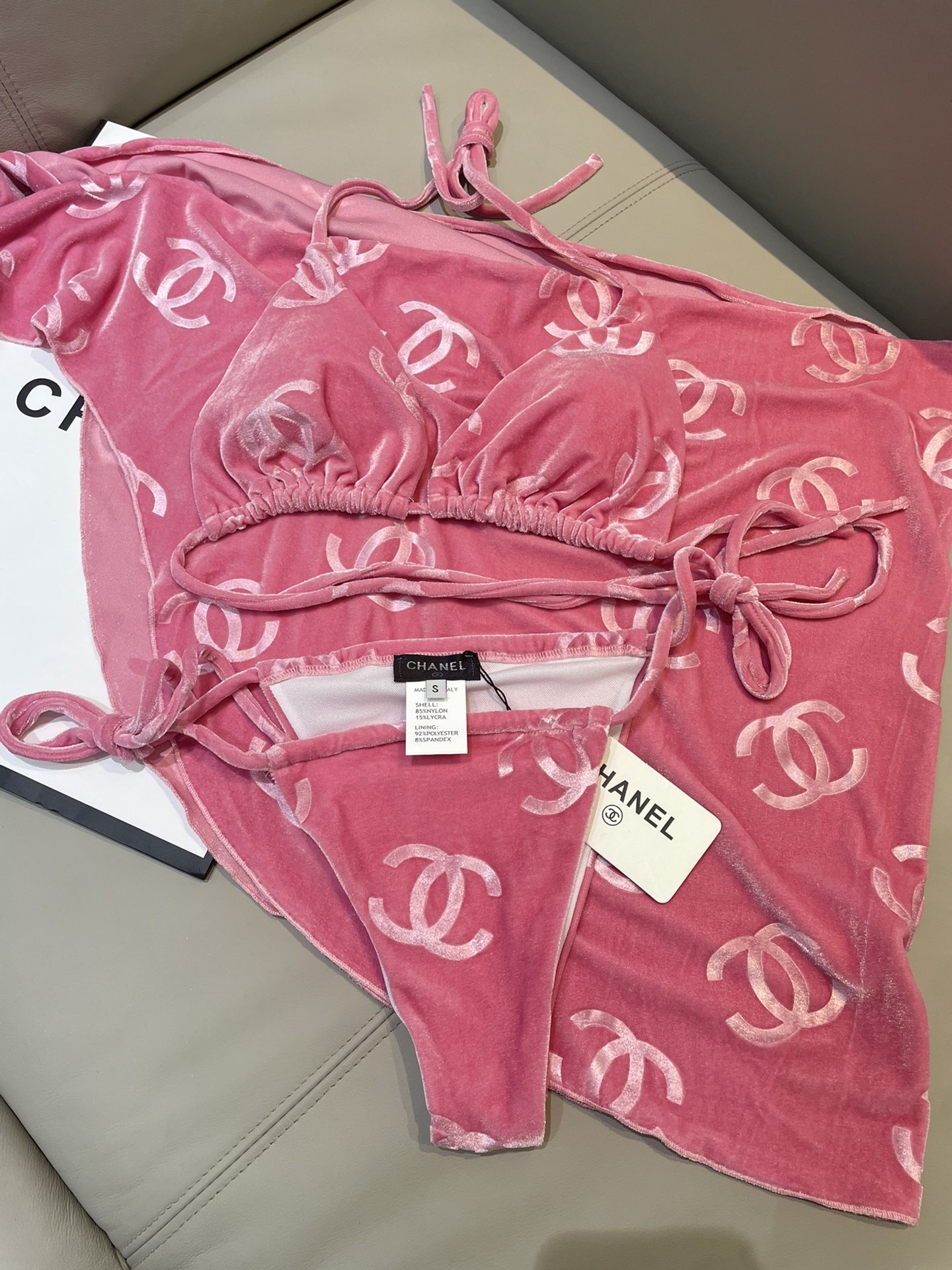 Chanel新款丝绒三件套👙❤️😍🥰适合多种场景的游泳衣🏊‍♀️海边 游泳池 温泉 水上乐园 漂流都可以