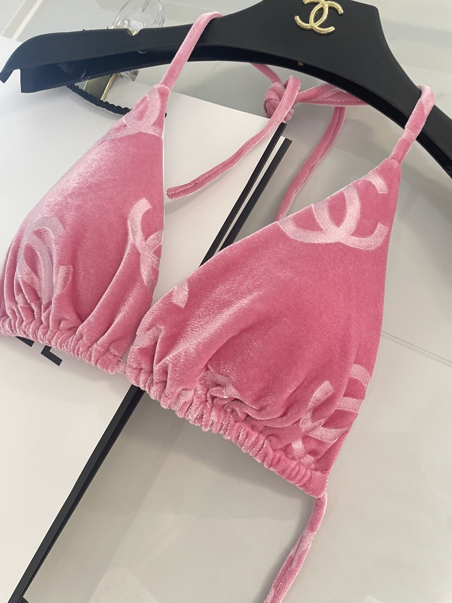 Chanel新款丝绒三件套👙❤️😍🥰适合多种场景的游泳衣🏊‍♀️海边 游泳池 温泉 水上乐园 漂流都可以