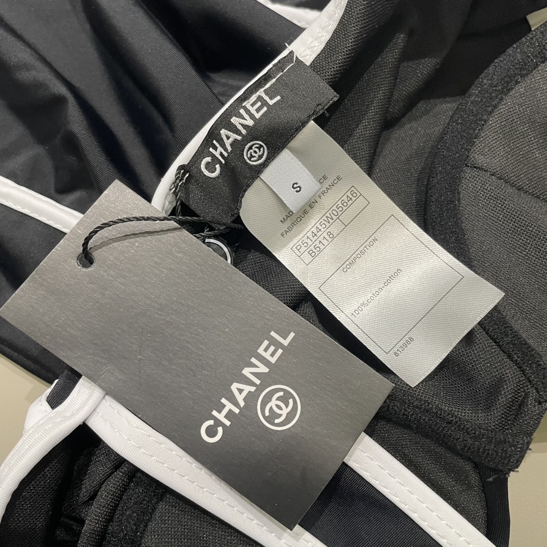 Chanel新款泳衣😍🥰适合多种场景的游泳衣🏊‍♀️海边 游泳池 温泉 水上乐园 漂流都可以😌内搭也完全
