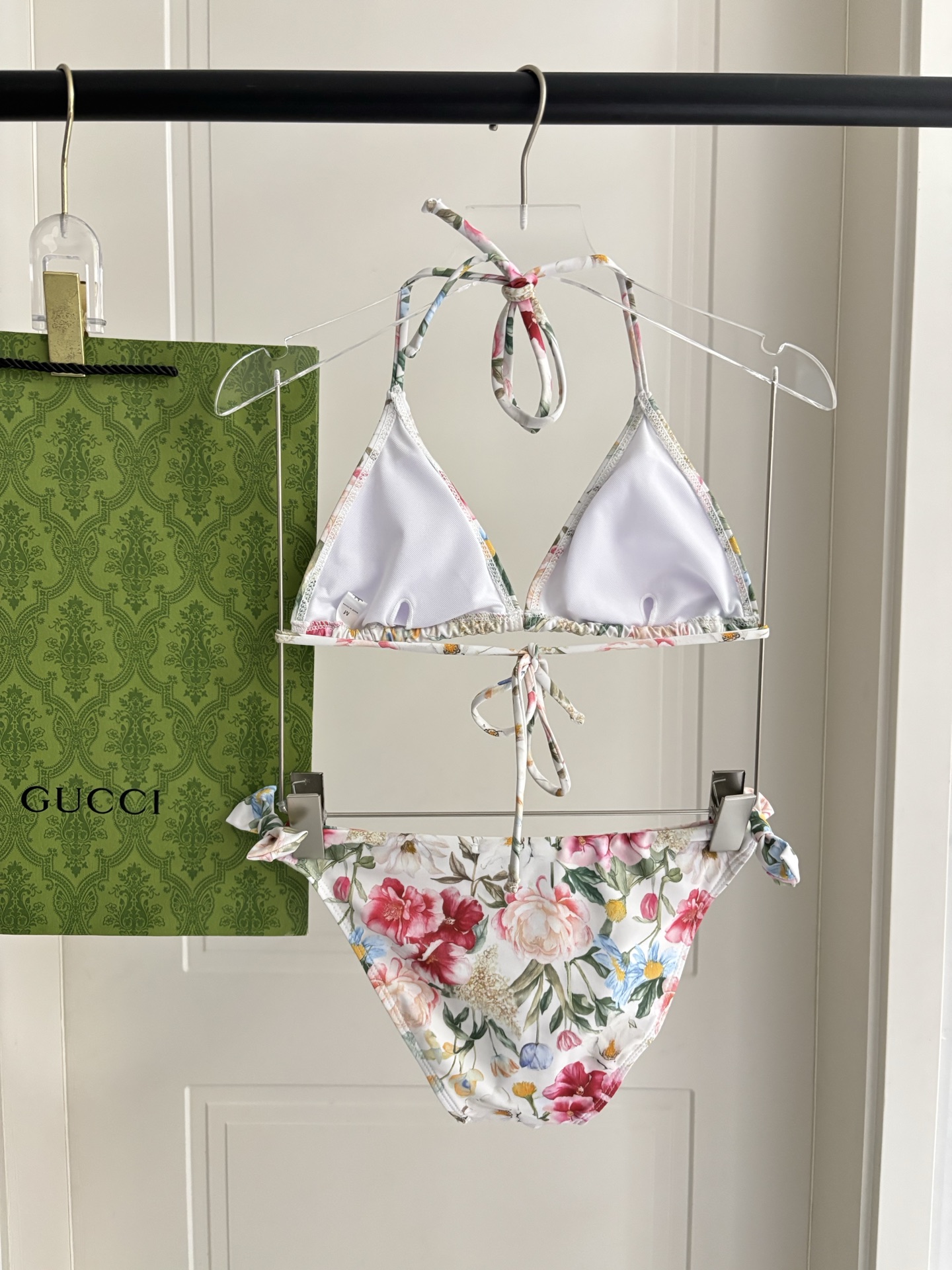 Gucci新款比基尼 三件套 😍🥰适合多种场景的游泳衣🏊‍♀️海边 游泳池 温泉 水上乐园 漂流都可以😌