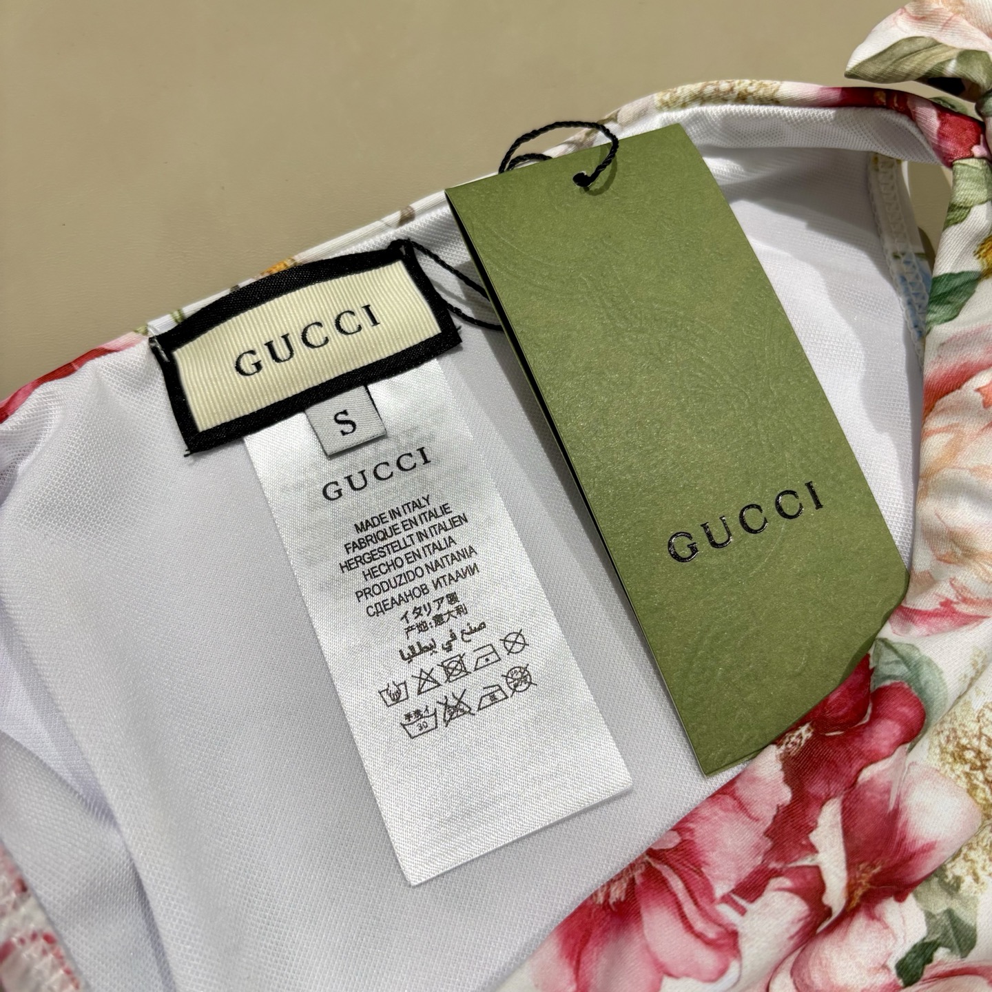 Gucci新款比基尼 三件套 😍🥰适合多种场景的游泳衣🏊‍♀️海边 游泳池 温泉 水上乐园 漂流都可以😌